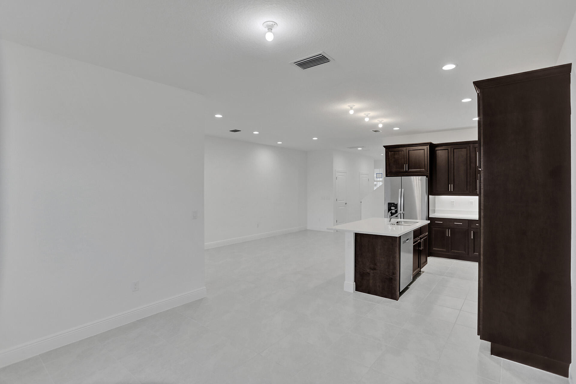 585 Sanderling Circle Property Photo 6