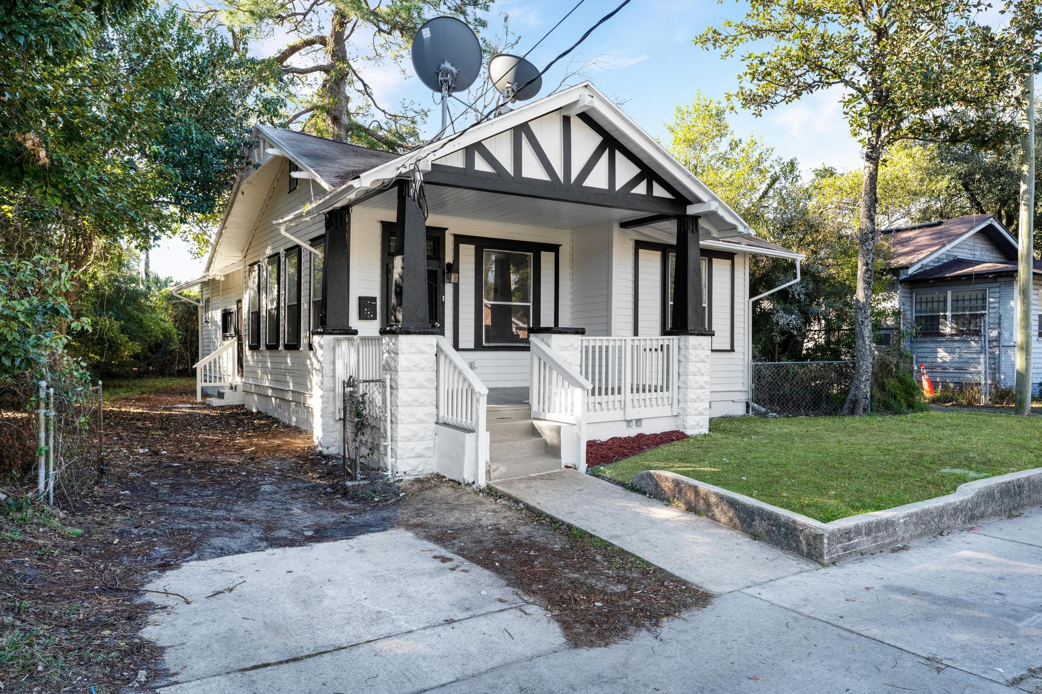 522 W 21st Street