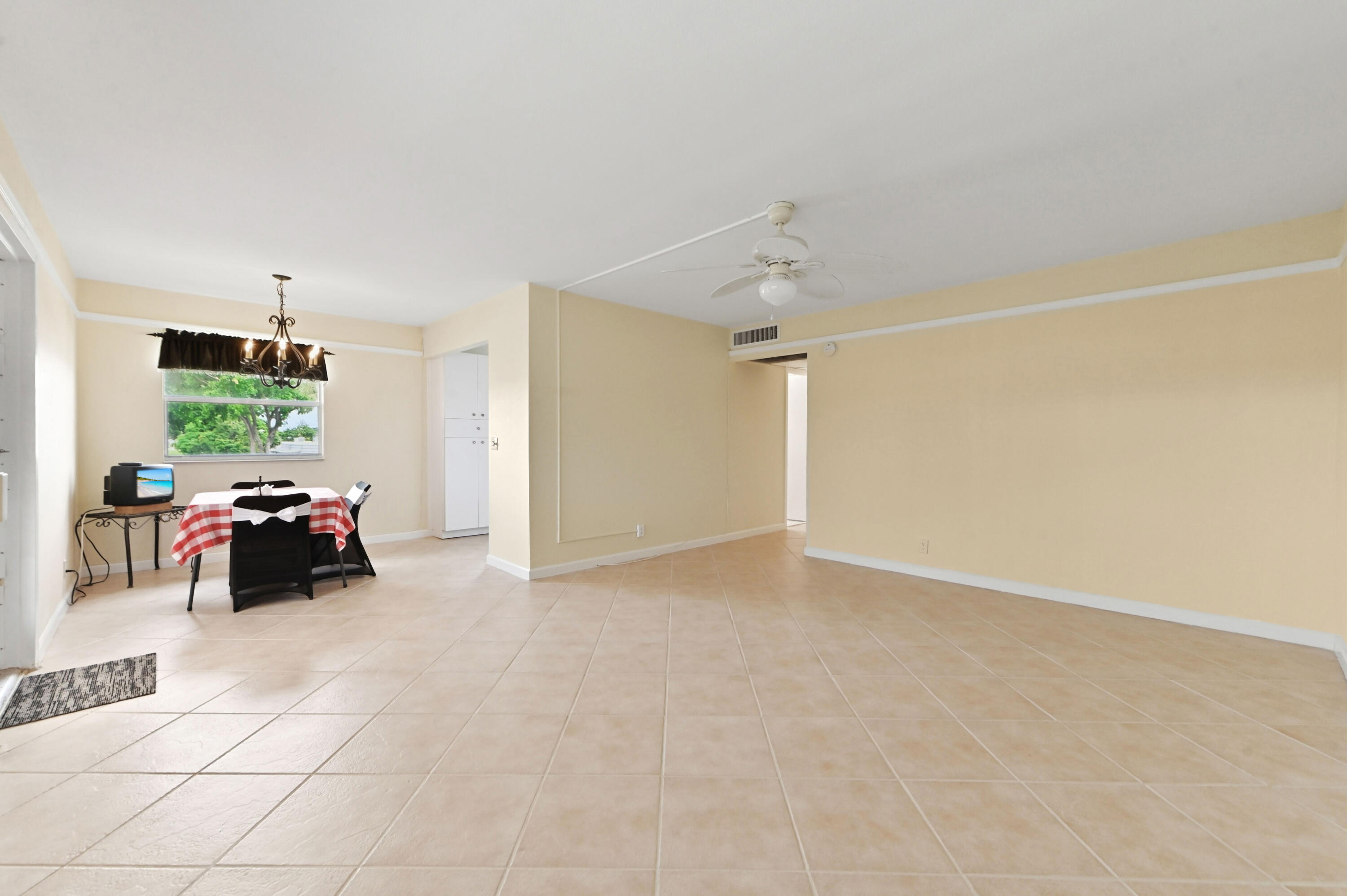 192 Monaco D Property Photo 5