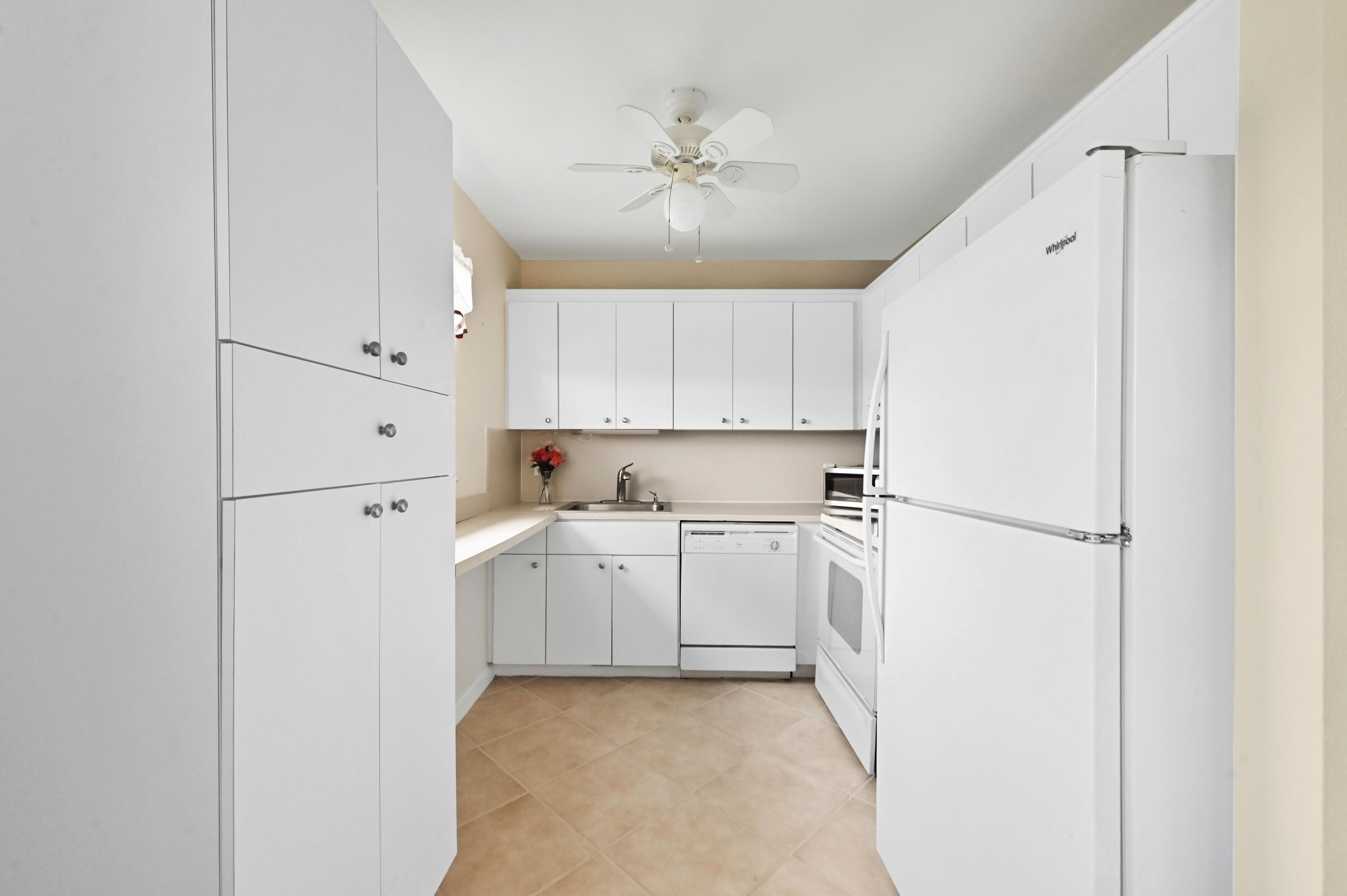 192 Monaco D Property Photo 8