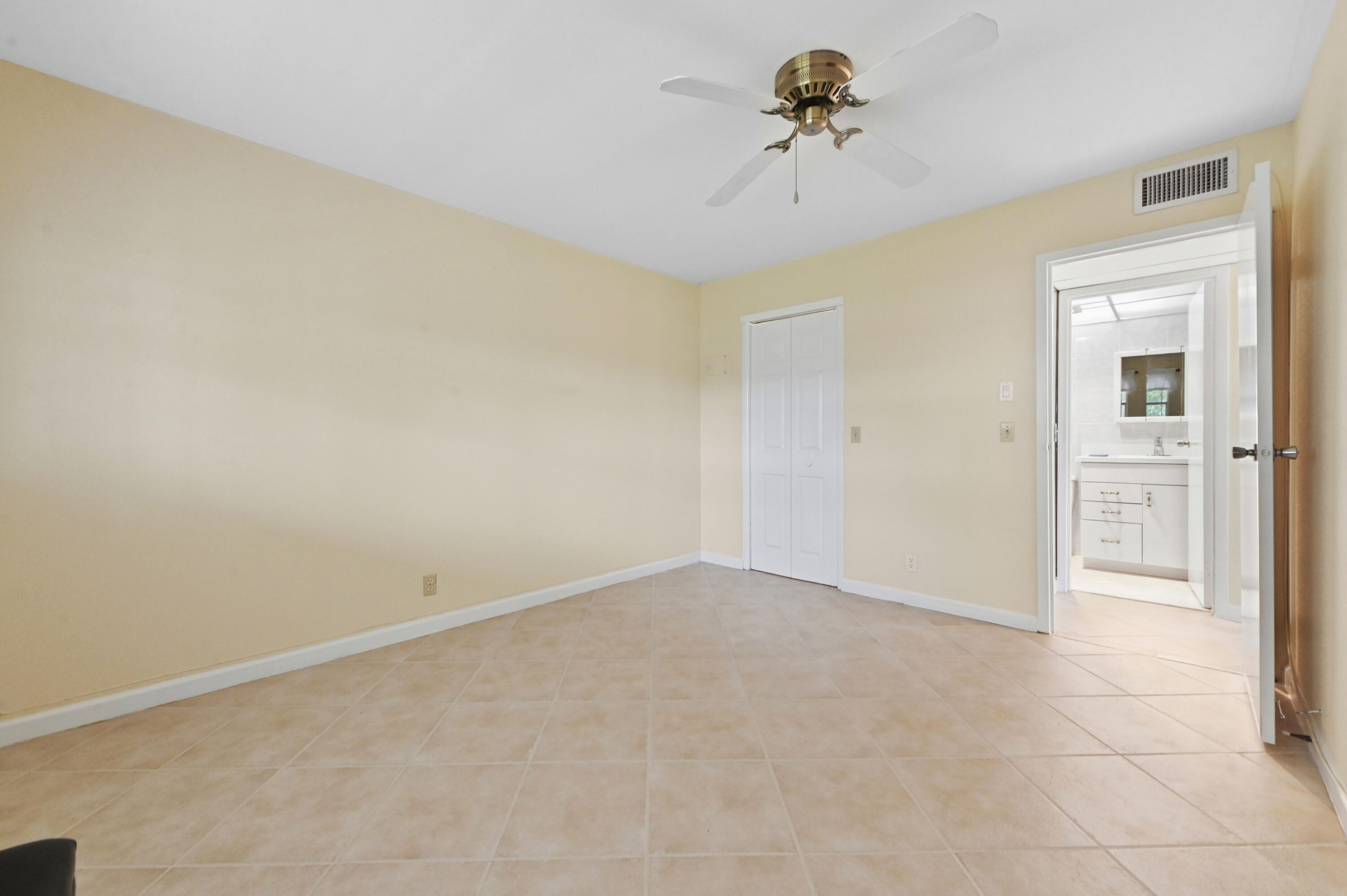 192 Monaco D Property Photo 11
