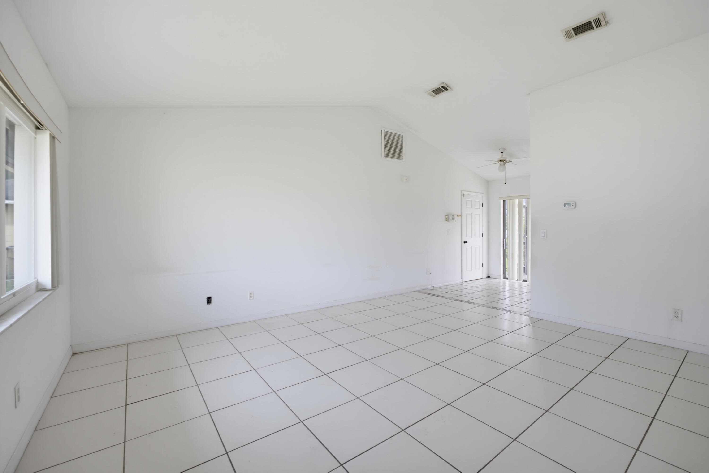 908 Cumbran Lane Property Photo 4