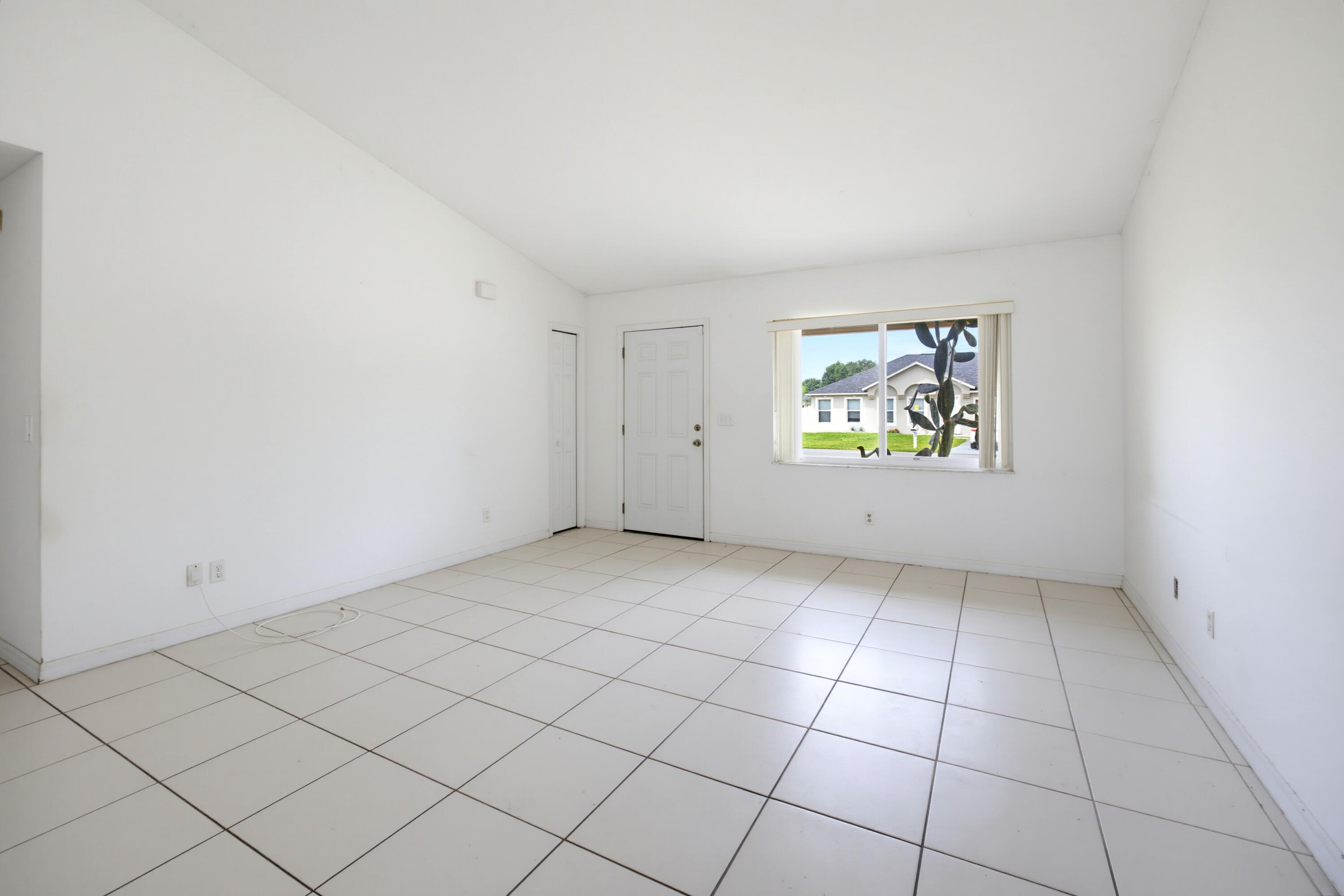 908 Cumbran Lane Property Photo 5