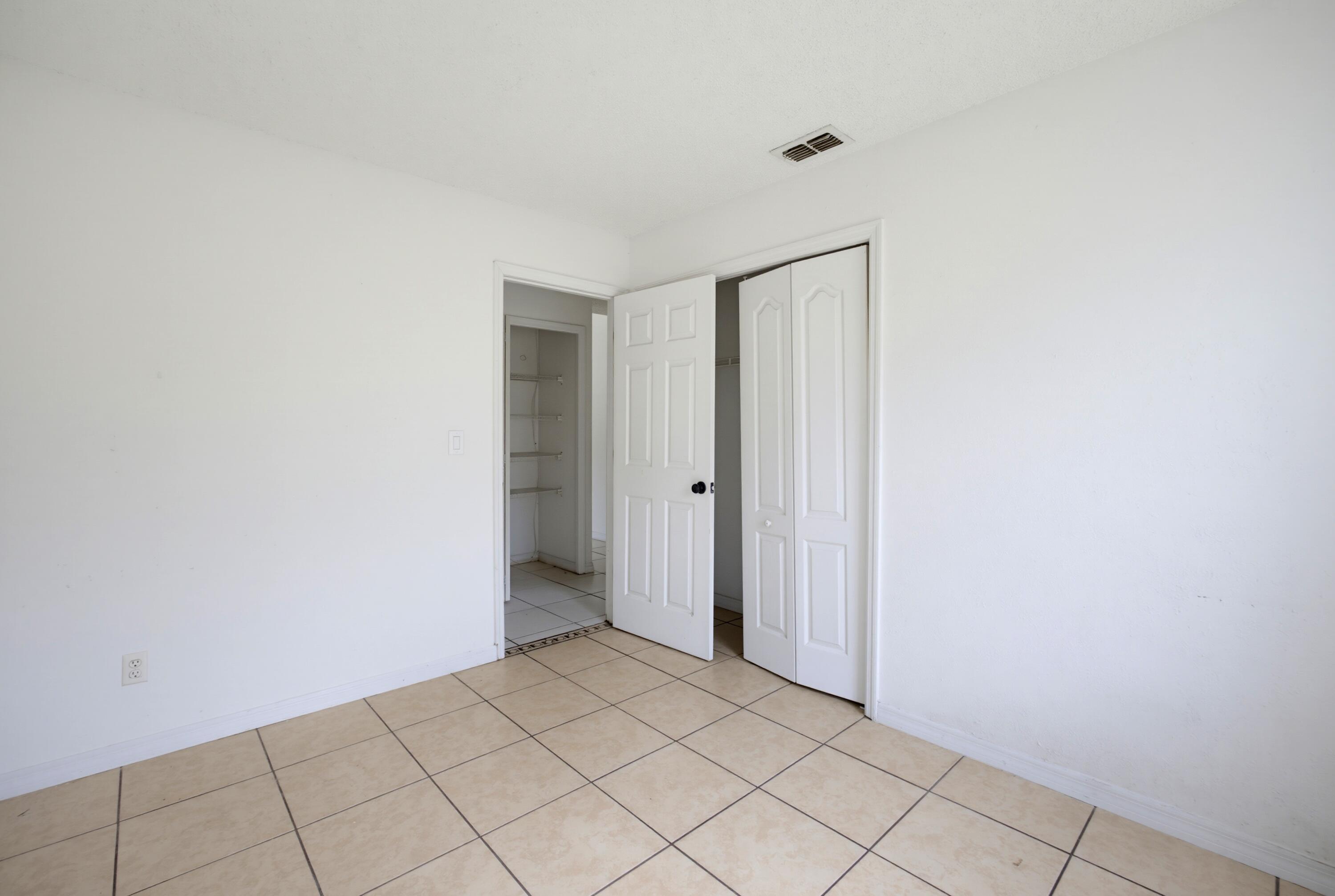 908 Cumbran Lane Property Photo 8