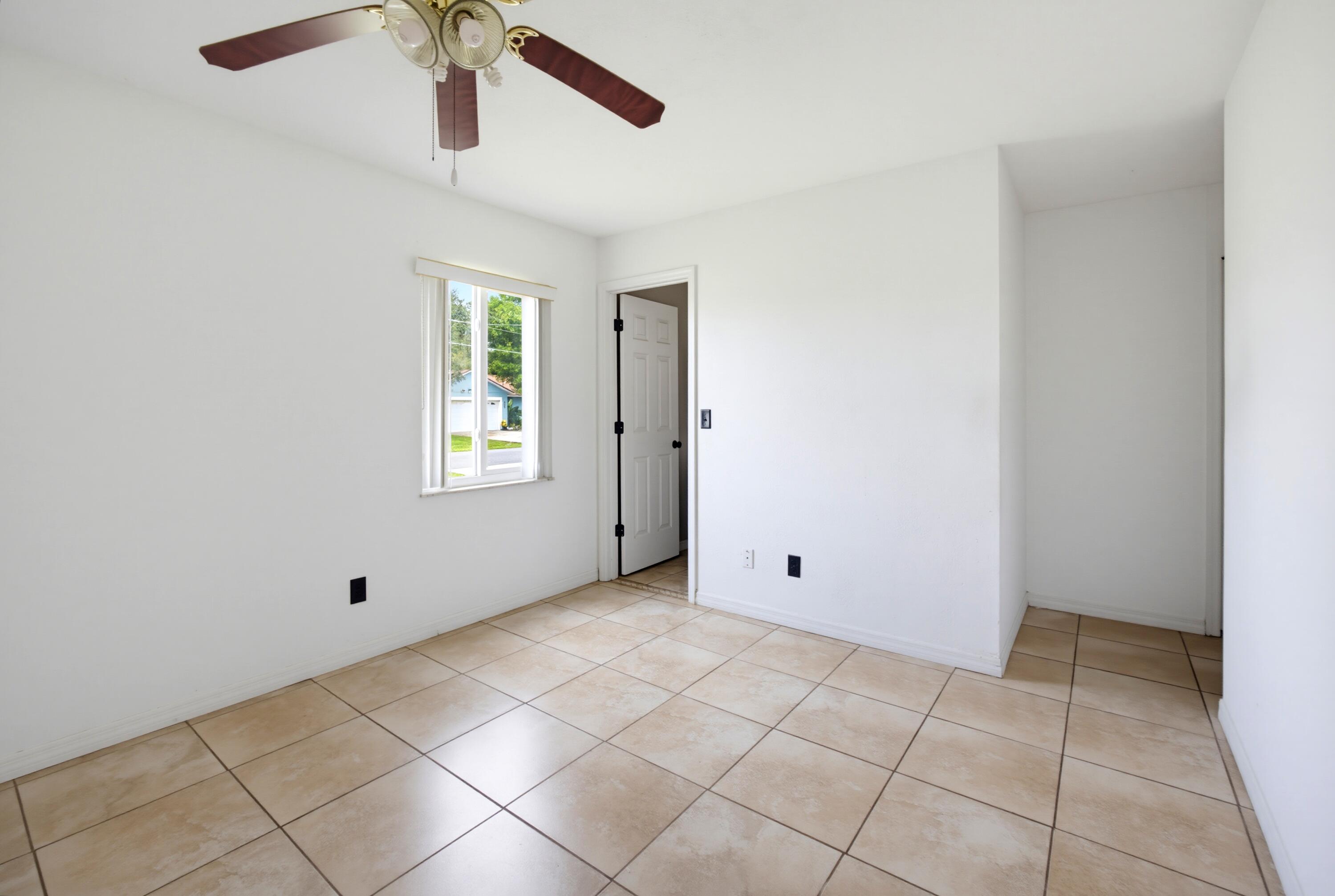 908 Cumbran Lane Property Photo 10