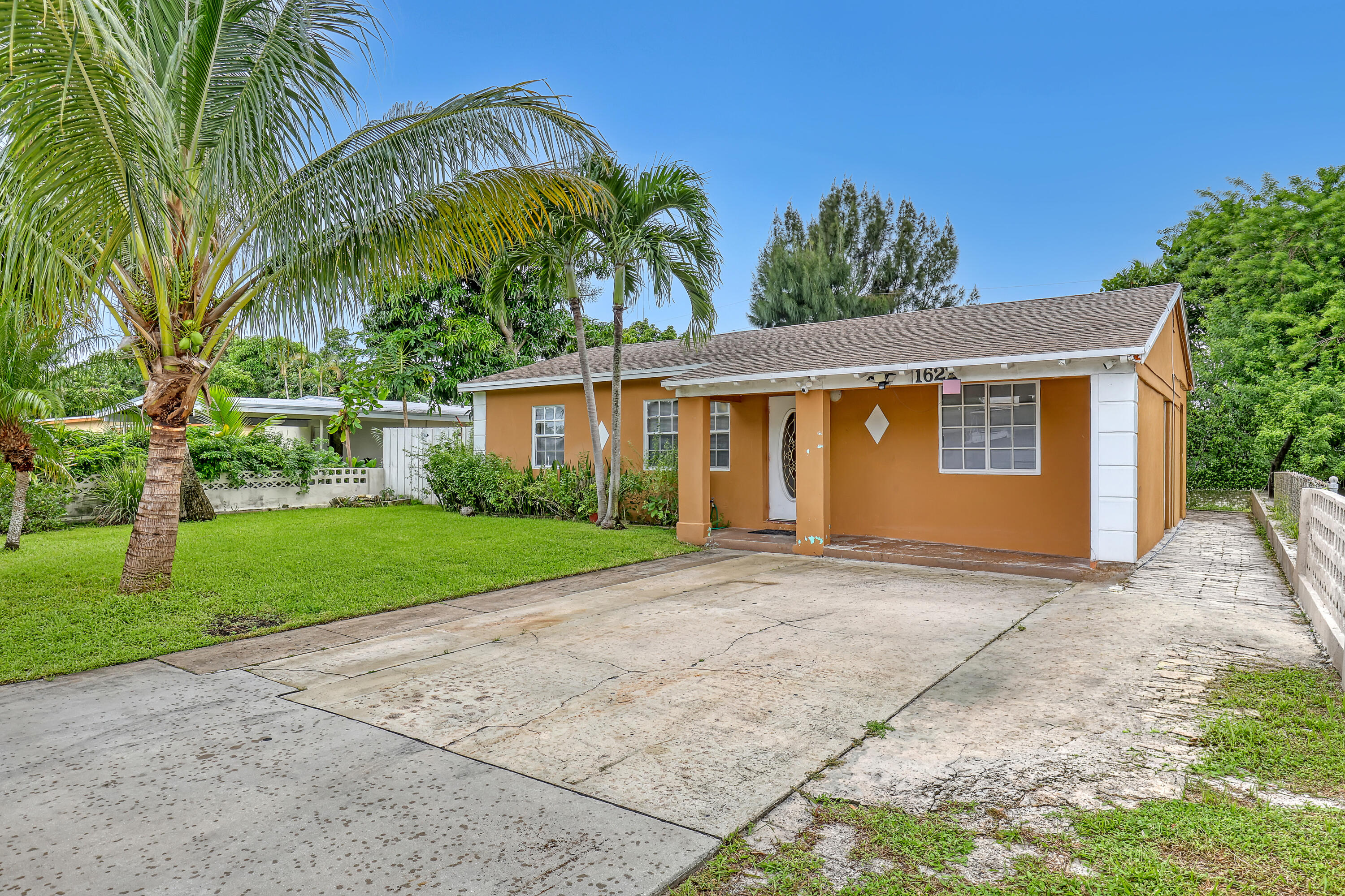 1627 4th Court Ne Property Photo 1