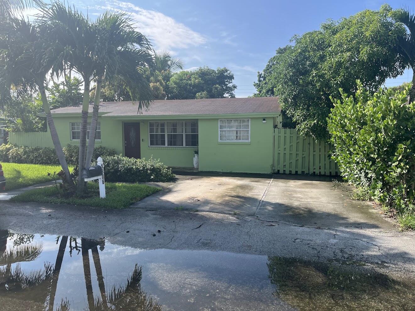 1306 DATE PALM Drive