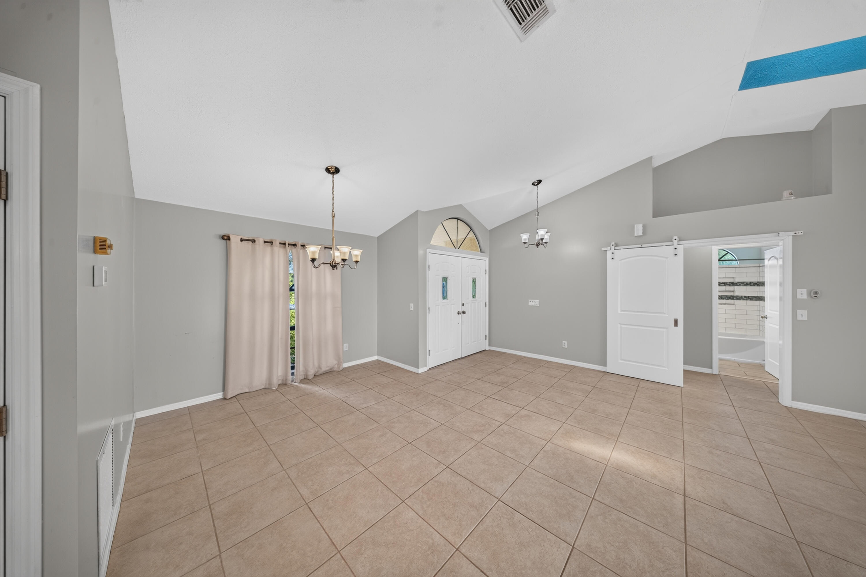 1957 Se Dranson Circle Property Photo 8