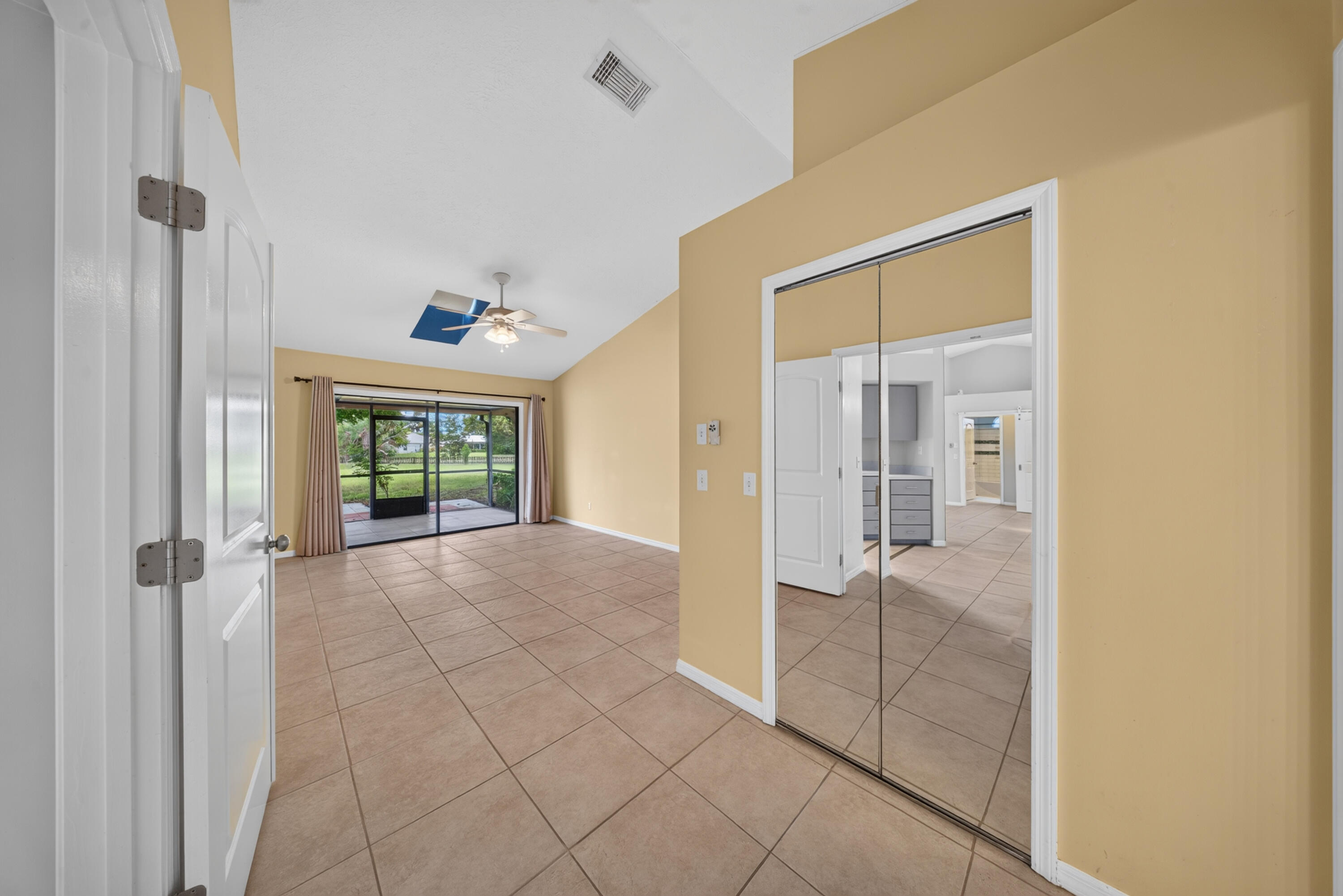 1957 Se Dranson Circle Property Photo 9