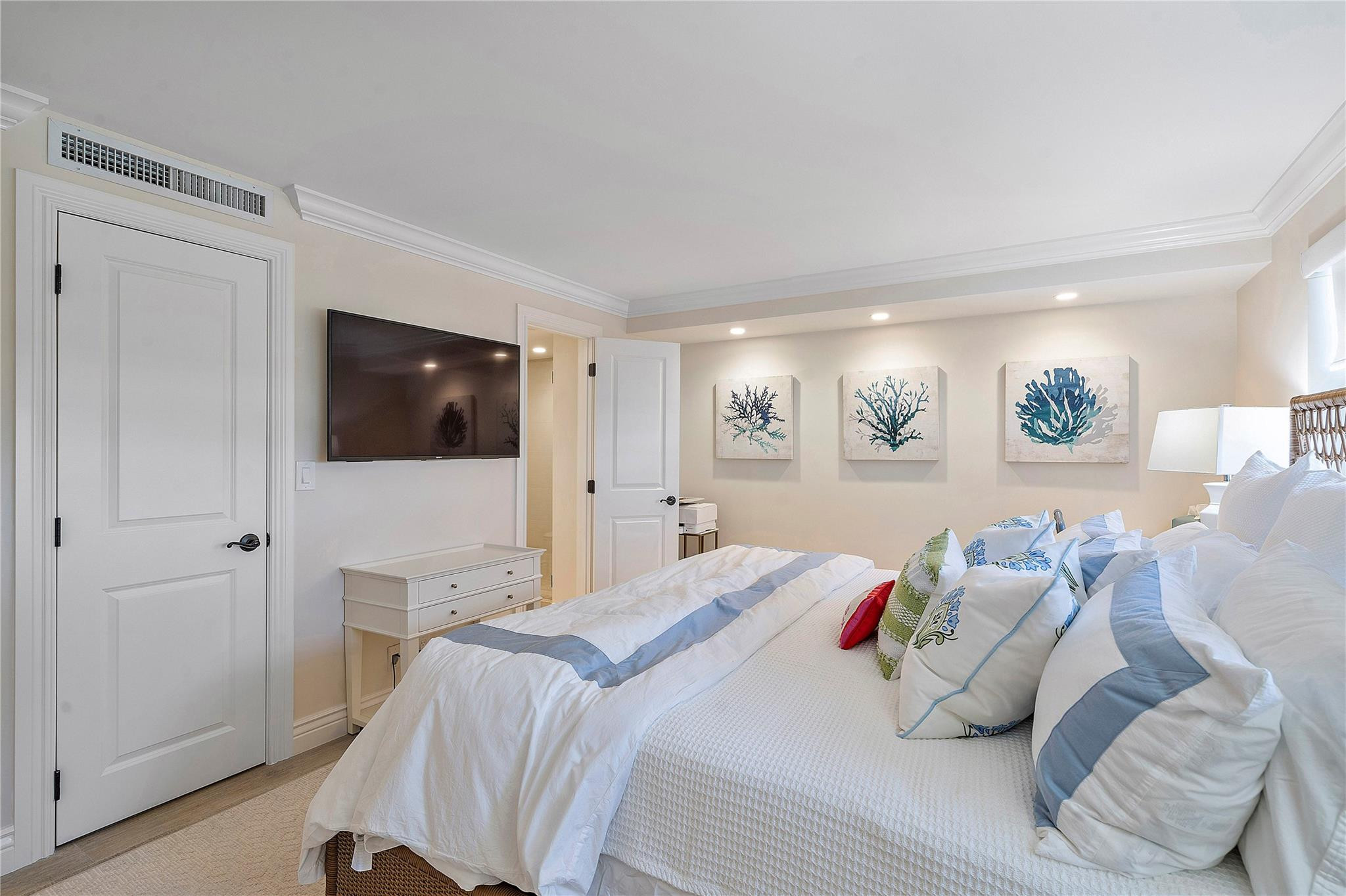 1710 S Ocean Lane 201 Property Photo 18