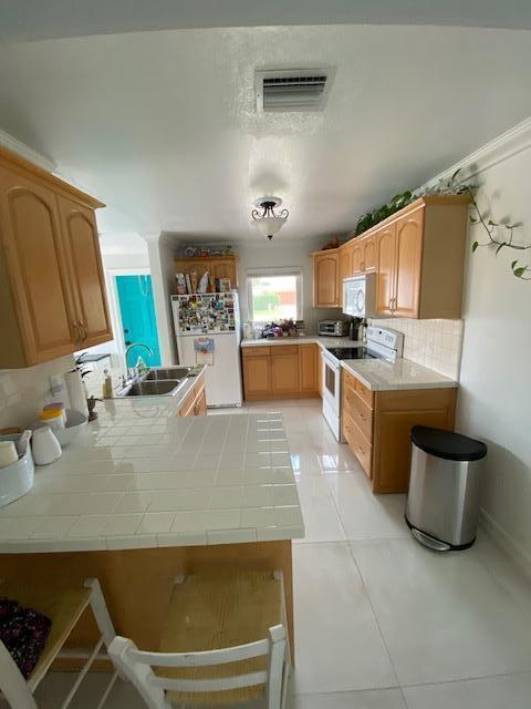 6601 Lake Clarke Drive Property Photo 10