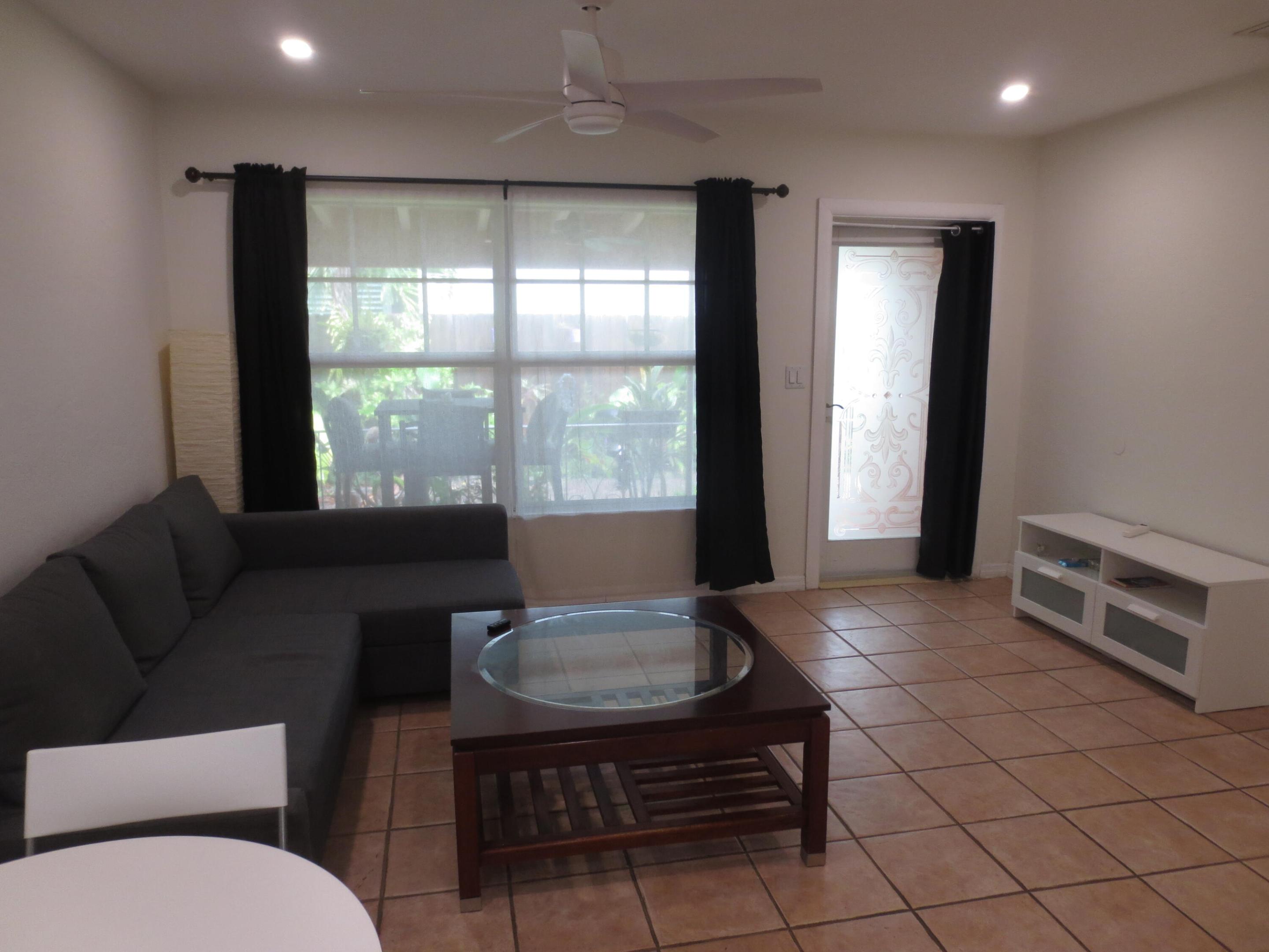 1609 Ne 4th Court Property Photo 4