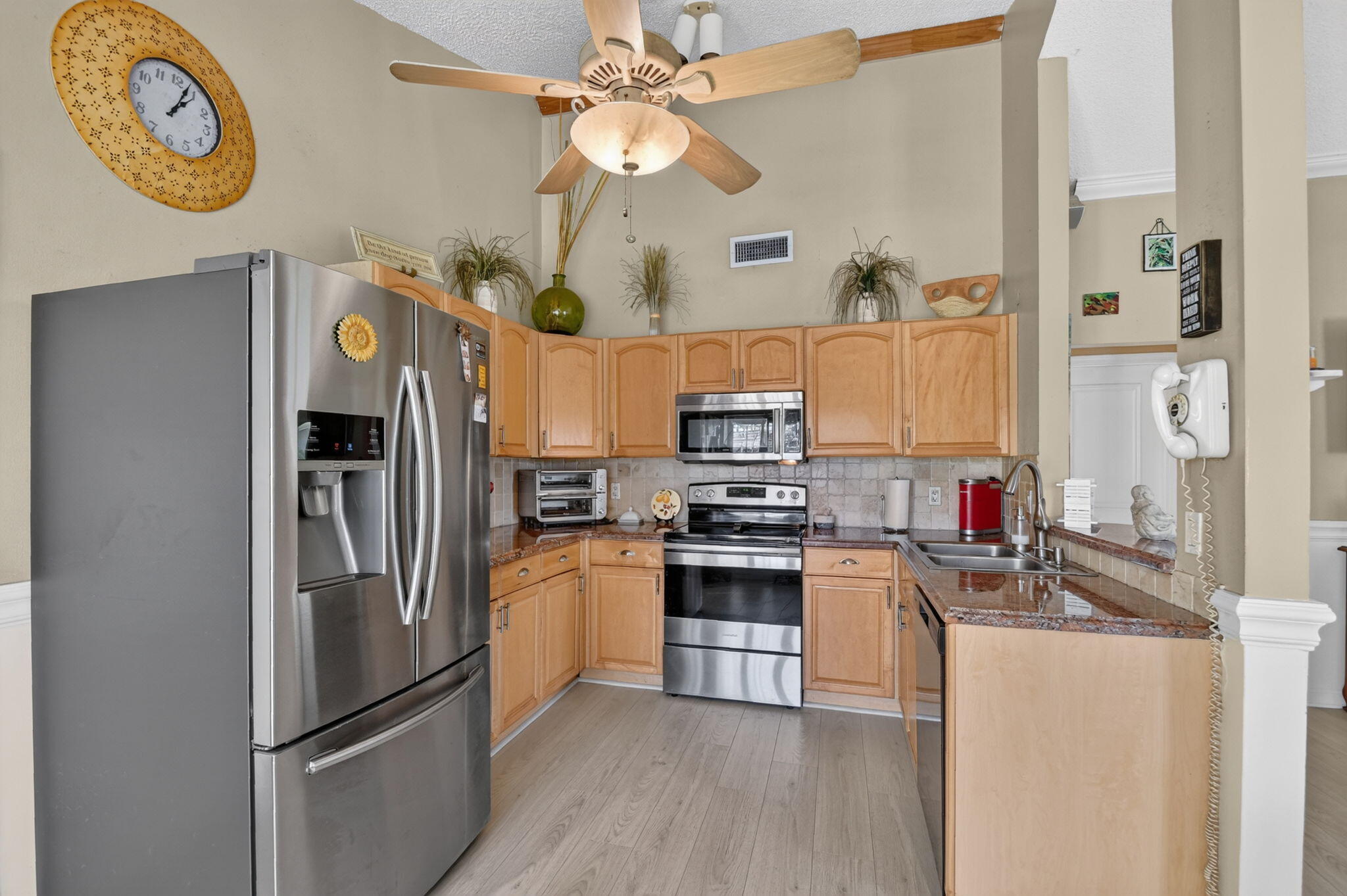 9099 Carma Drive Property Photo 15