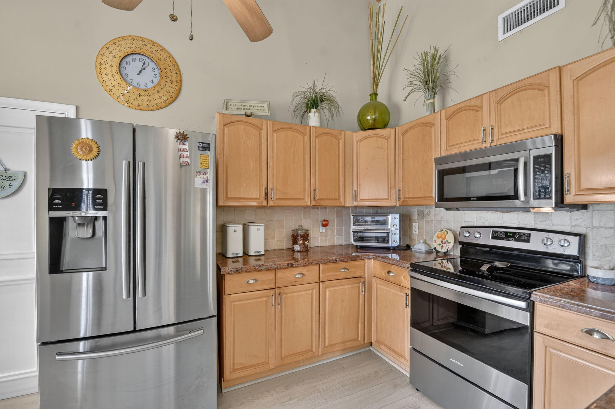 9099 Carma Drive Property Photo 16