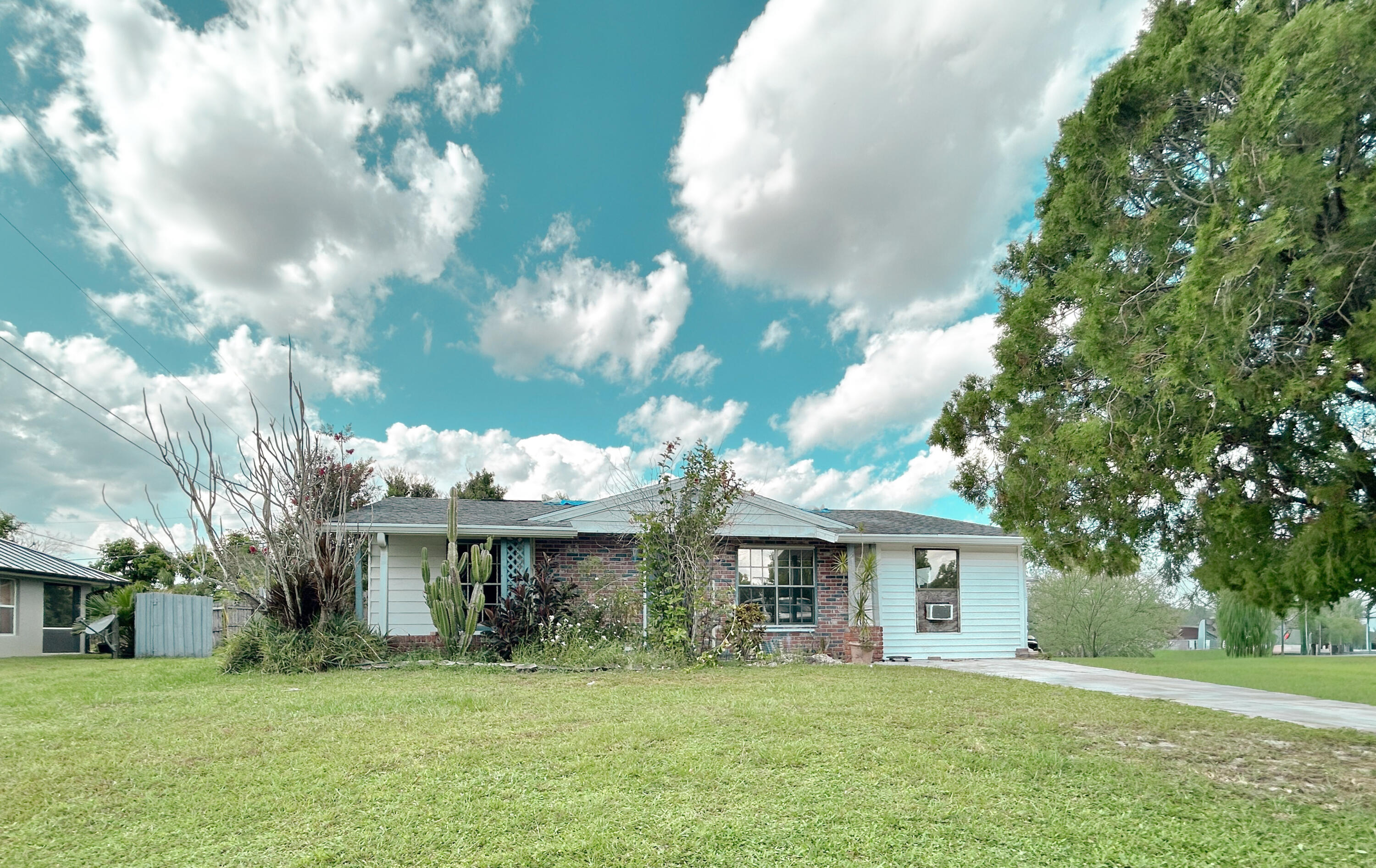 201 Nw Floresta Drive Property Photo 1