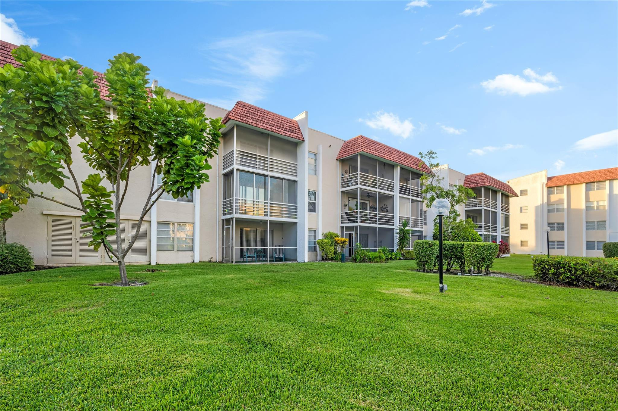 3774 INVERRARY Boulevard 104P Property Photo 1