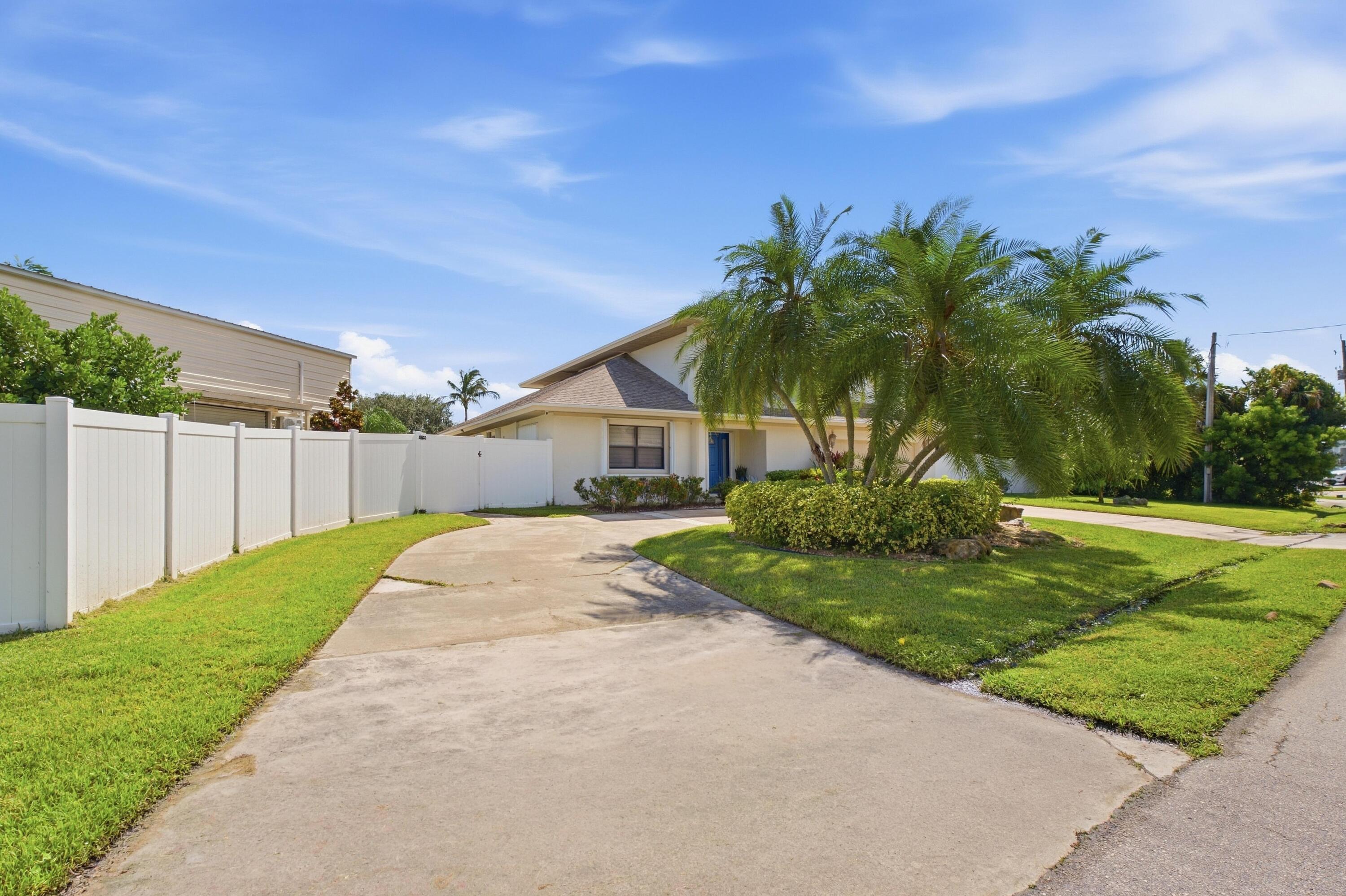1536 Sw Egret Way Property Photo 4