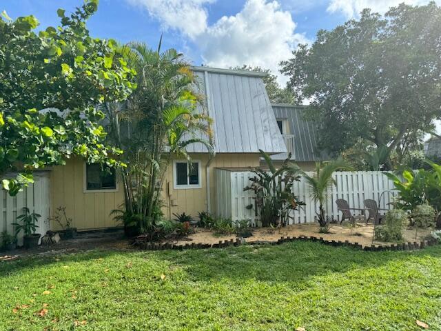 141 E RIVERSIDE Drive 10D Property Photo 1