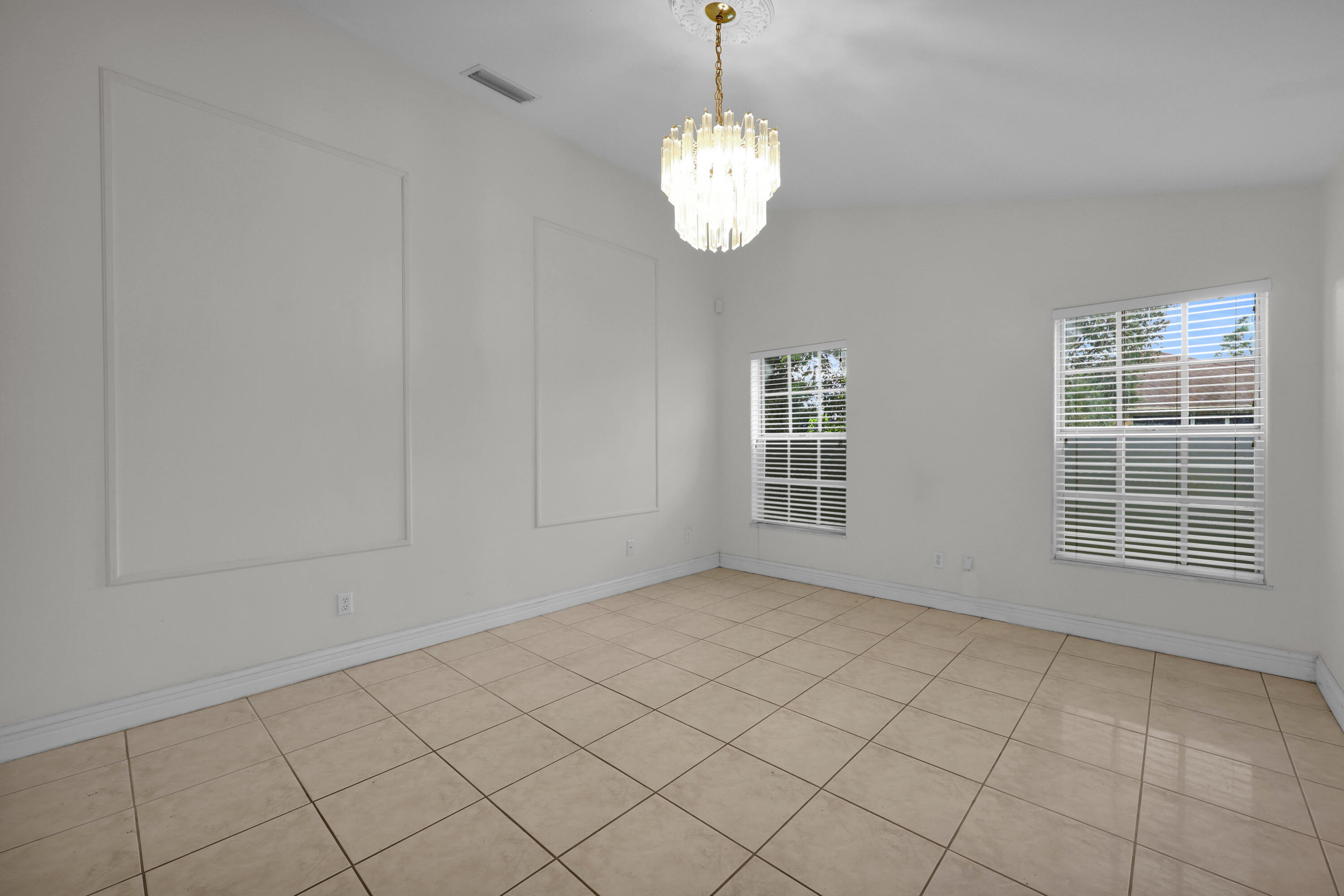 2901 Sw Bright Street Property Photo 1