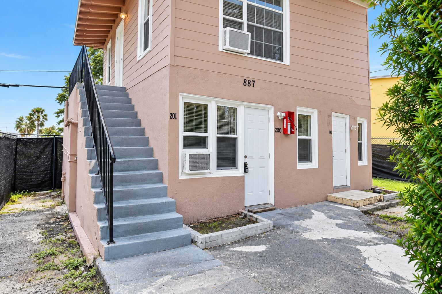 885-887 7TH Street #201 Property Photo 1