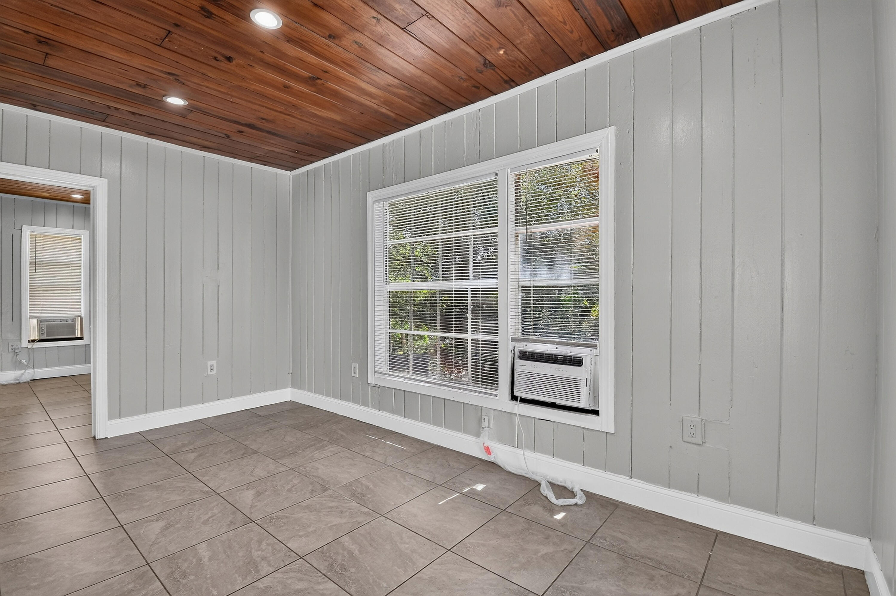 885-887 7th Street #201 Property Photo 5