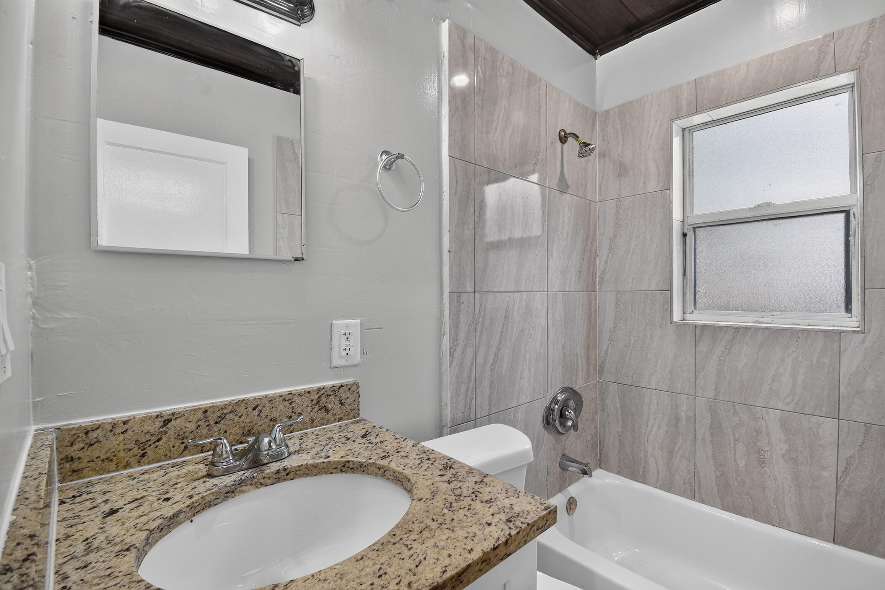 885-887 7th Street #201 Property Photo 14