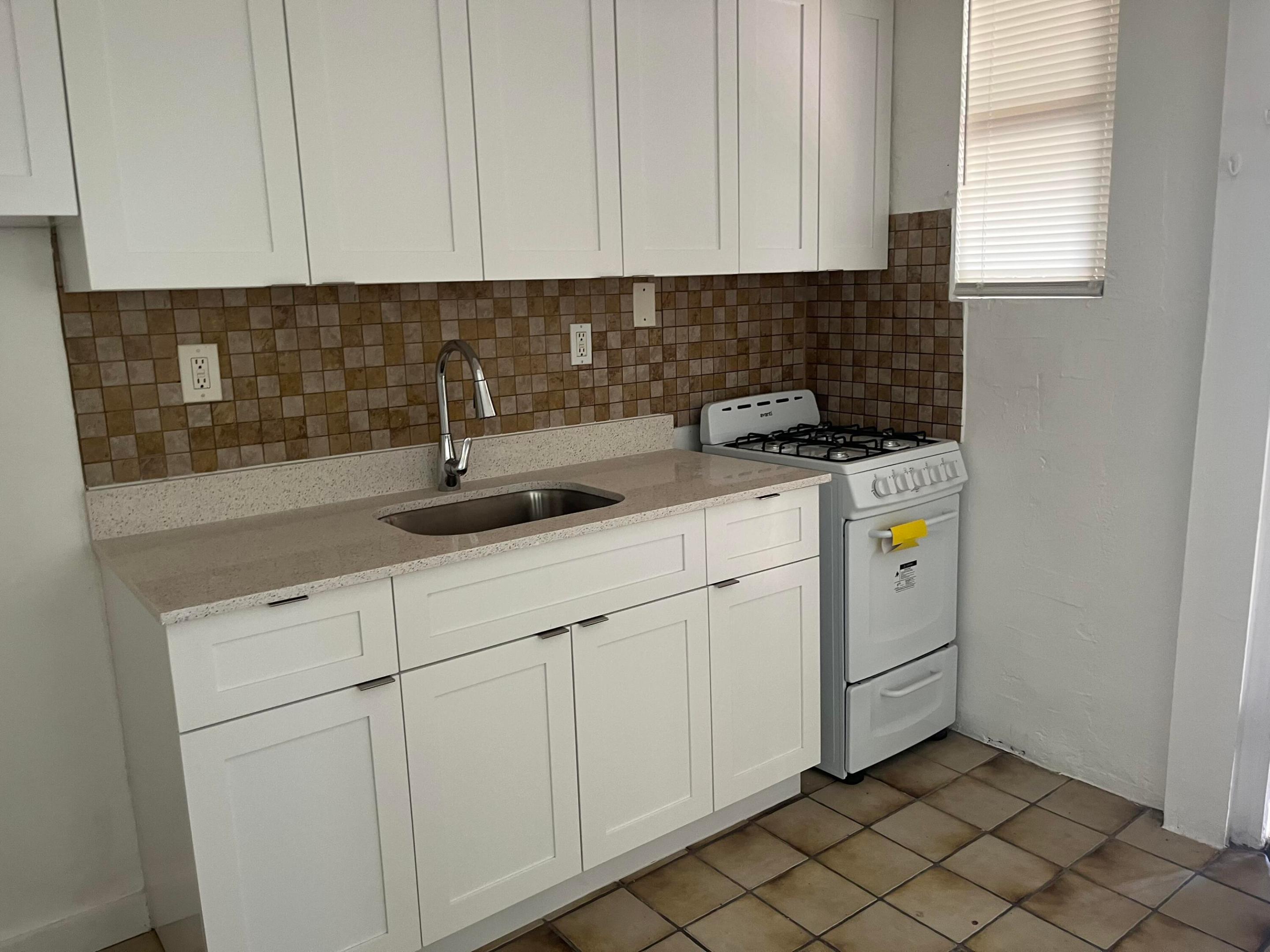1844 TAFT Street 1-5 Property Photo 1