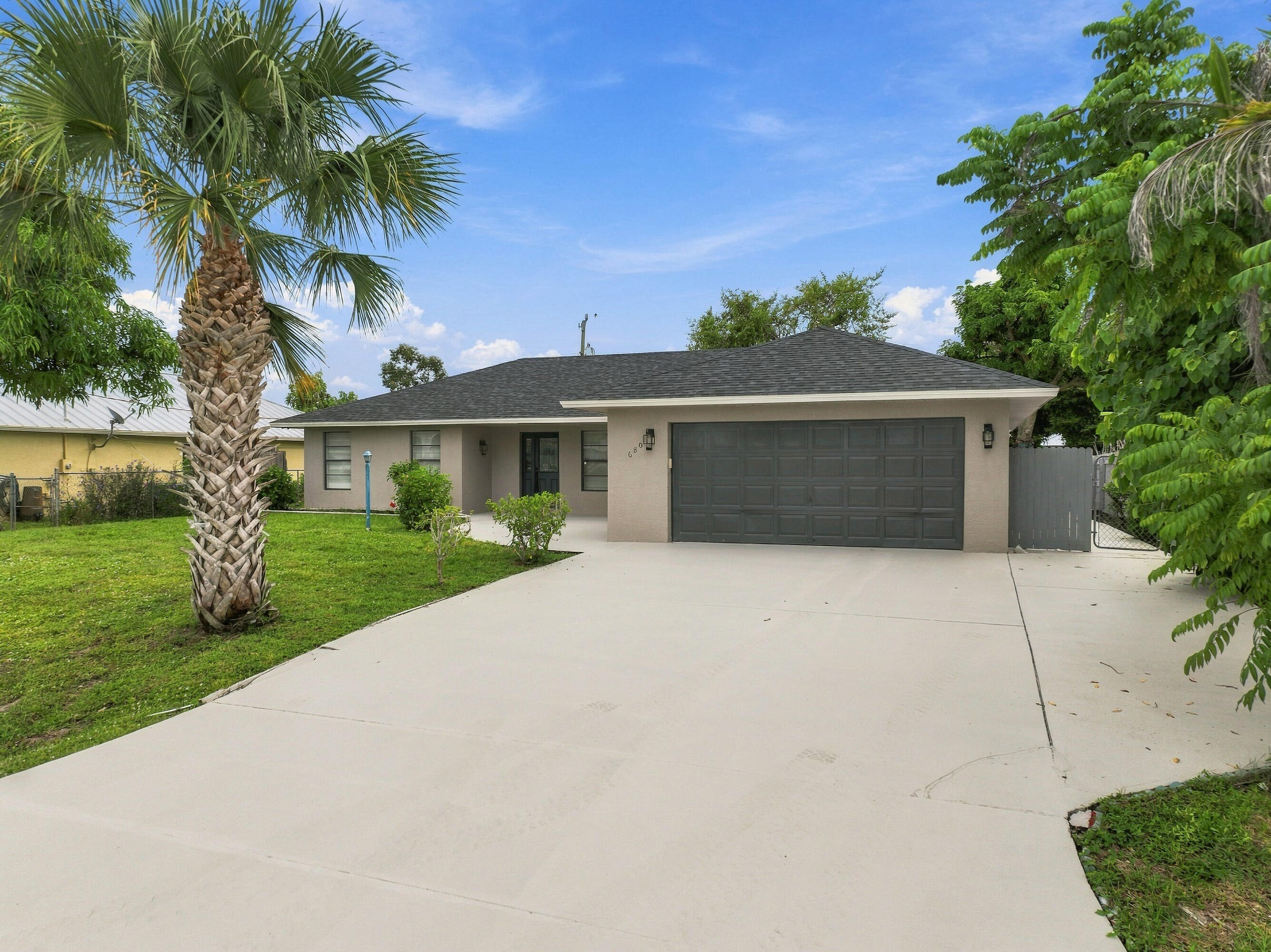 680 Sw Colleen Avenue Property Photo 1