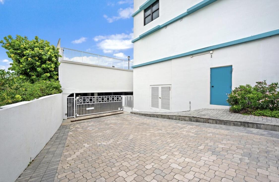 900 Ocean Drive 706 Property Photo 7