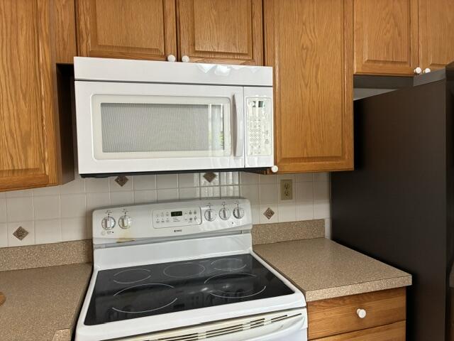 837 Normandy R Property Photo 5