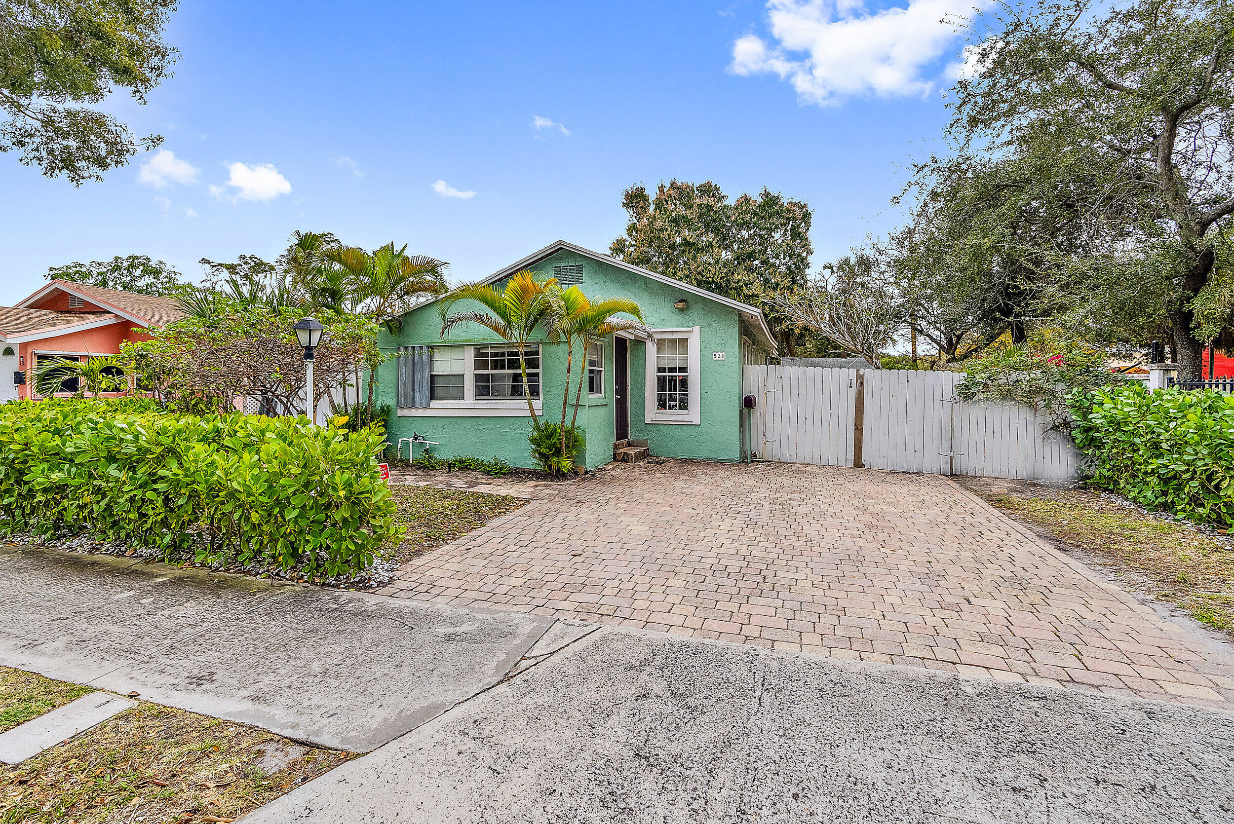 524 50TH Street Property Photo 1