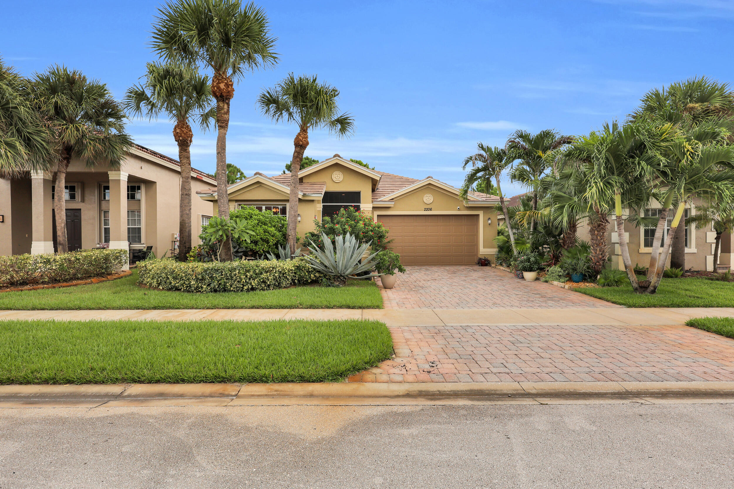 2206 Newport Isles Boulevard Property Photo 1