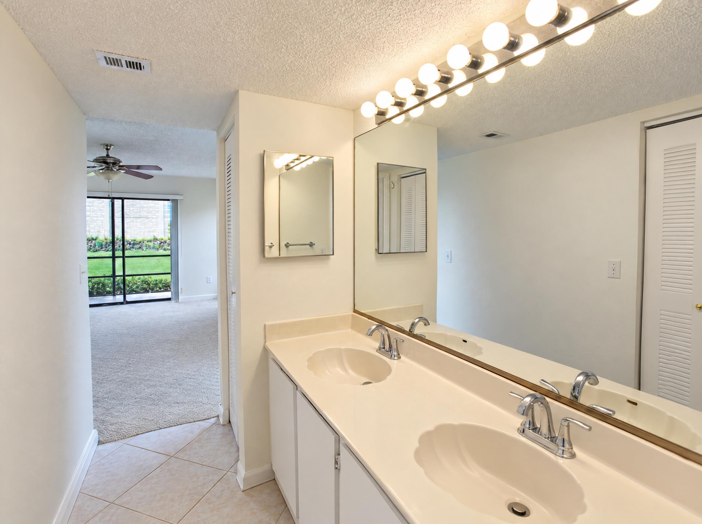 7915 Willow Spring 1218 Property Photo 17