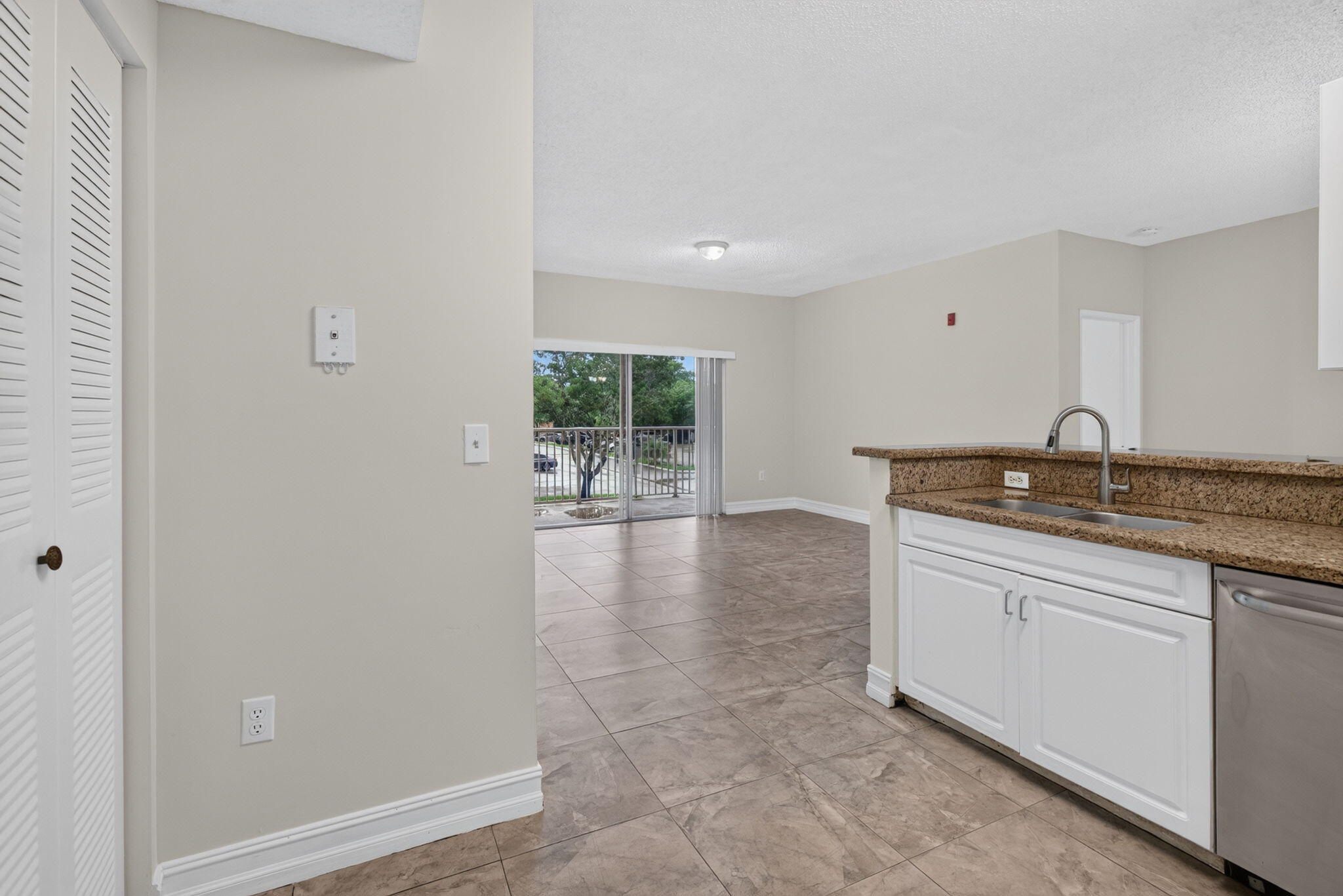6960 Sw 39th Street 207e Property Photo 10
