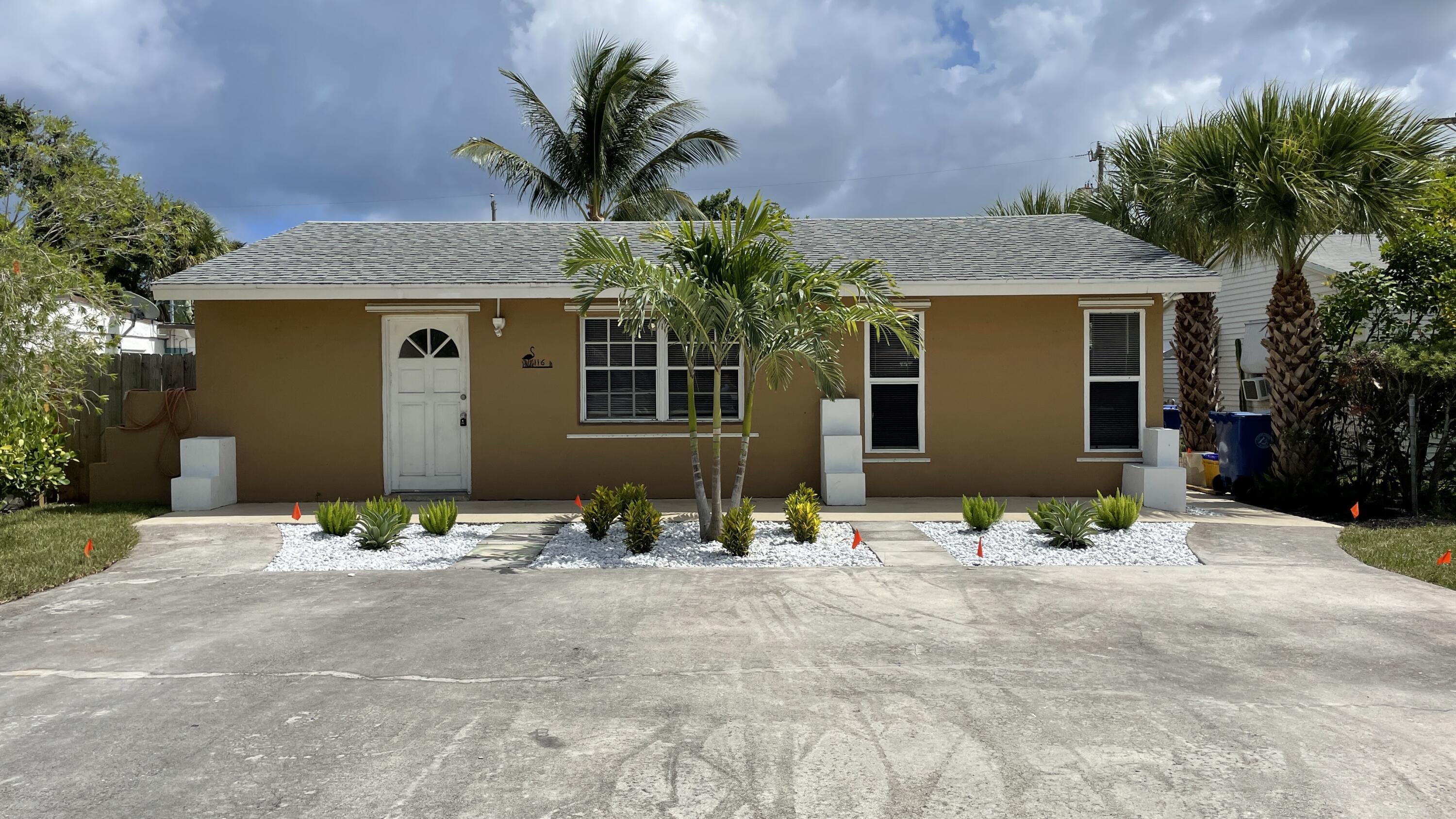 116 E Central Boulevard Property Photo 1