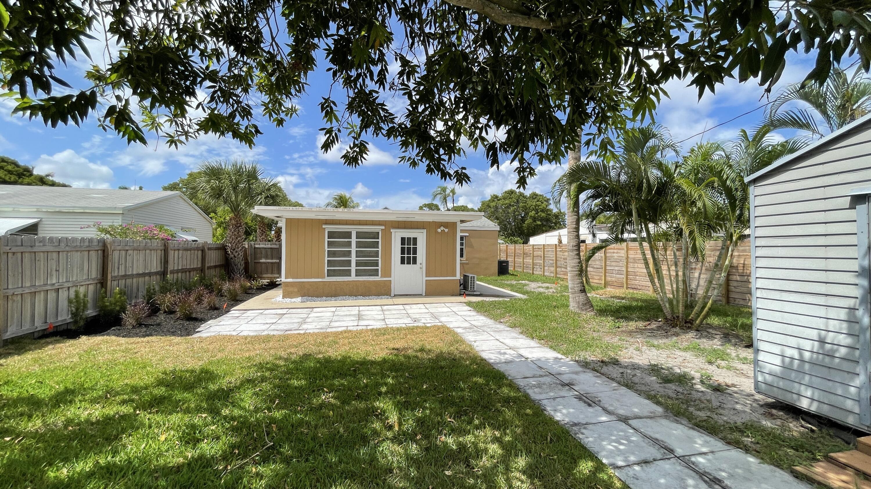 116 E Central Boulevard Property Photo 2