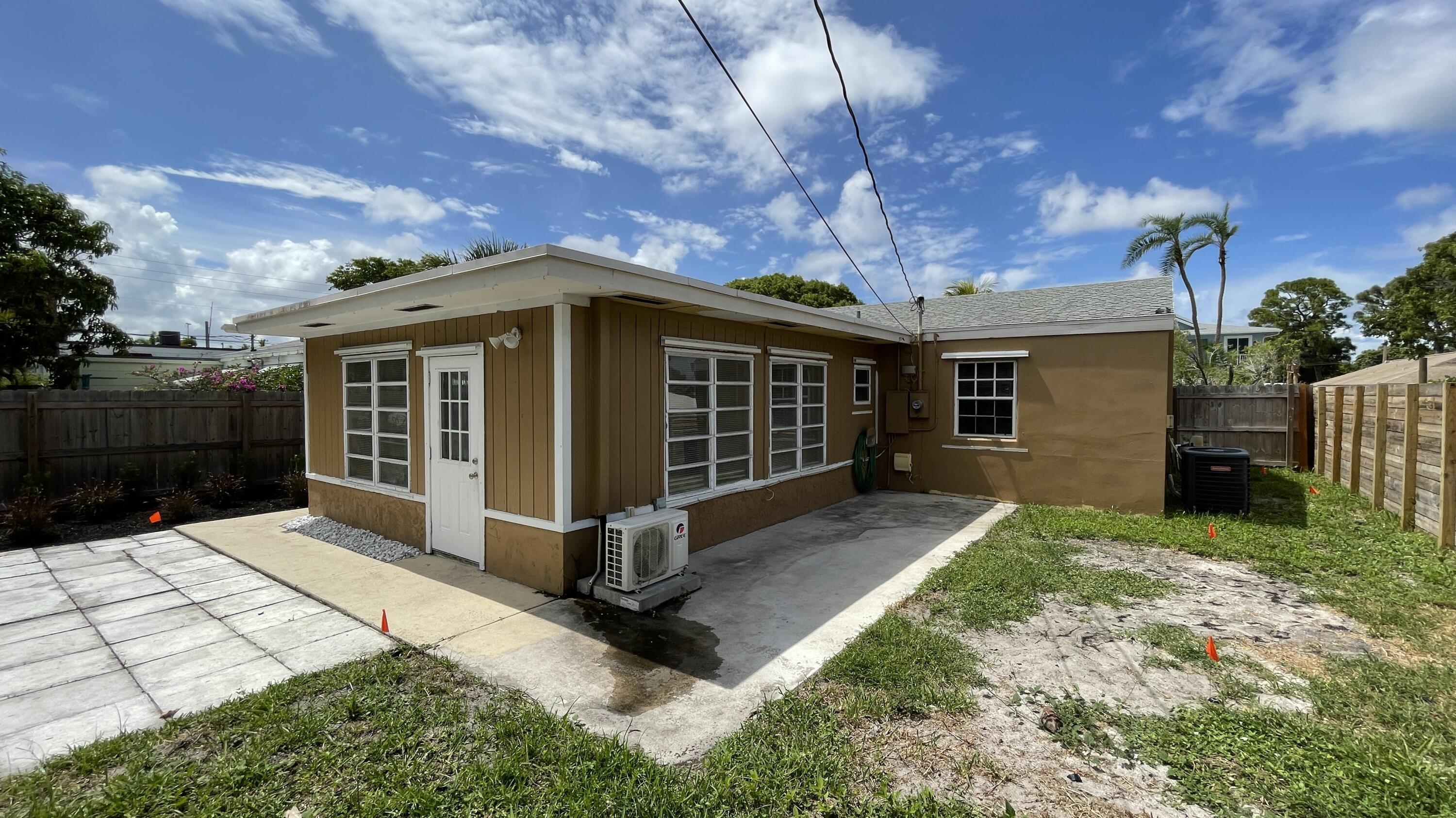 116 E Central Boulevard Property Photo 3