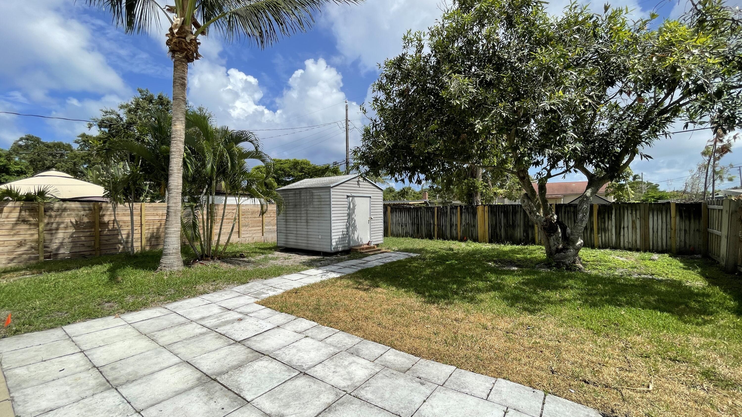 116 E Central Boulevard Property Photo 4