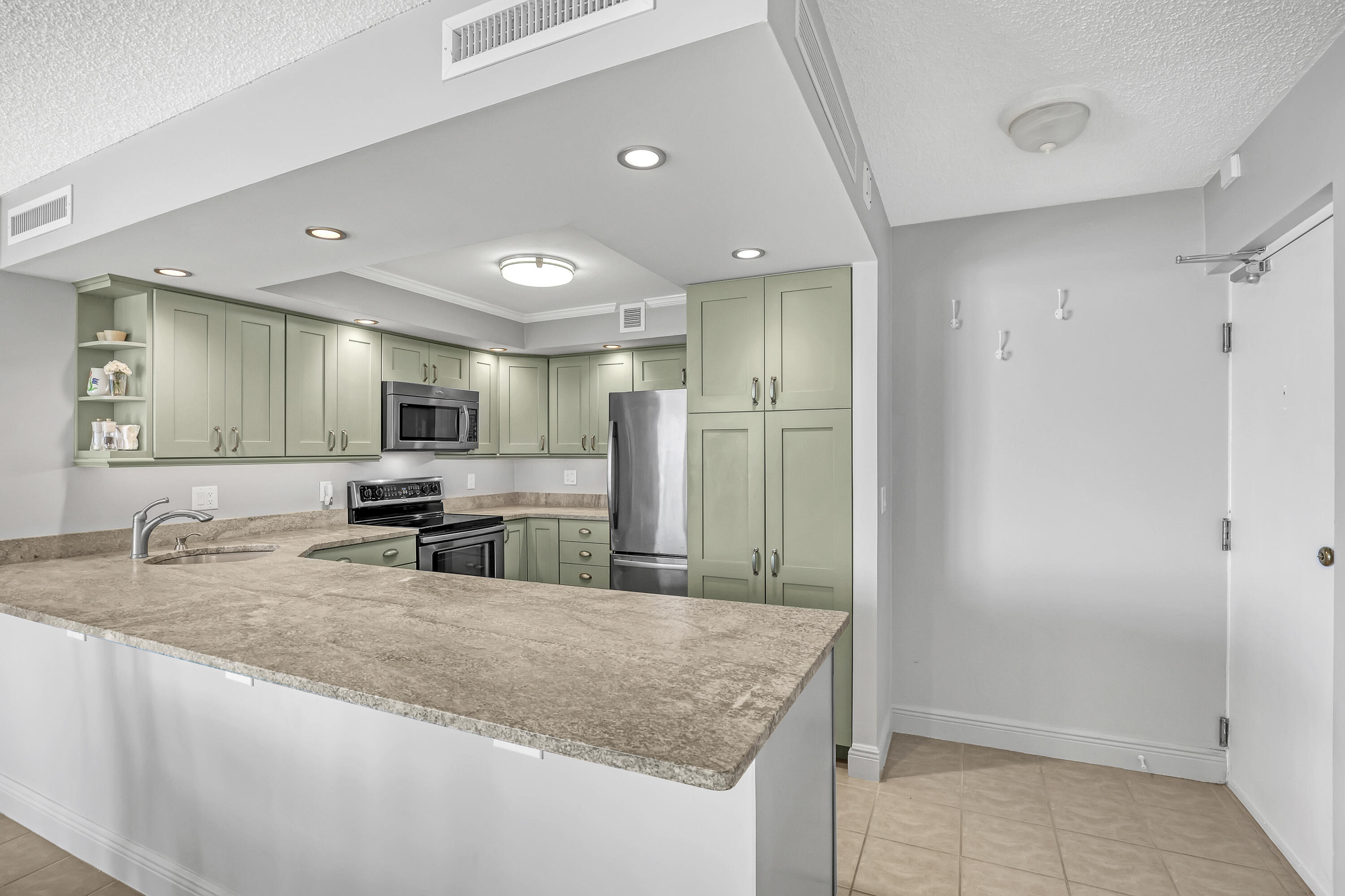 2800 N Ocean Drive A-22a Property Photo 4