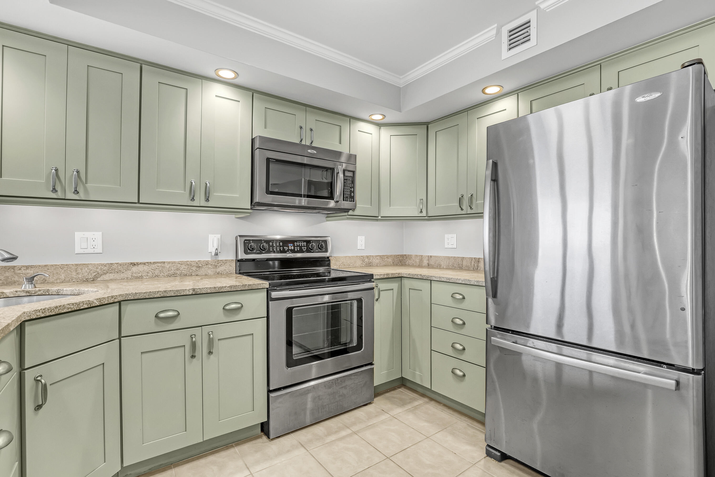 2800 N Ocean Drive A-22a Property Photo 5