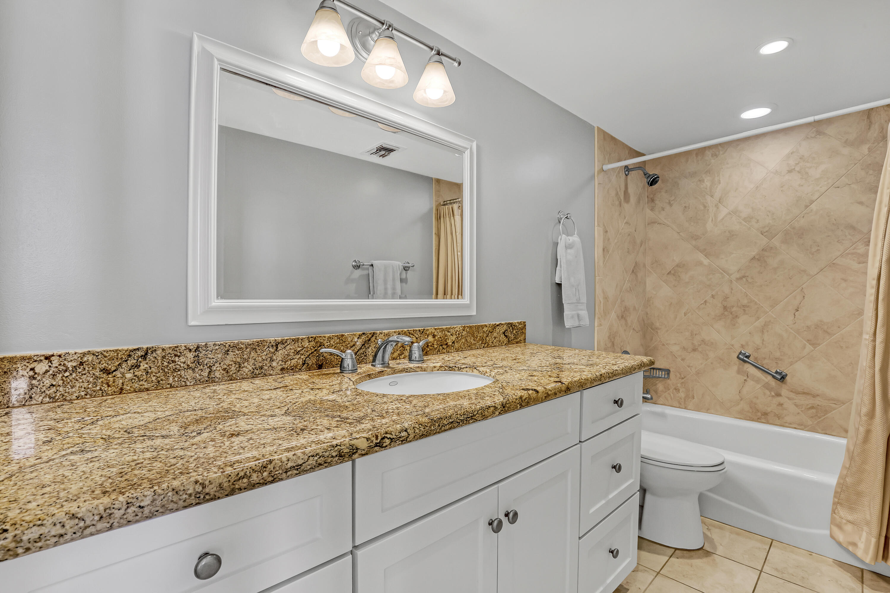 2800 N Ocean Drive A-22a Property Photo 16