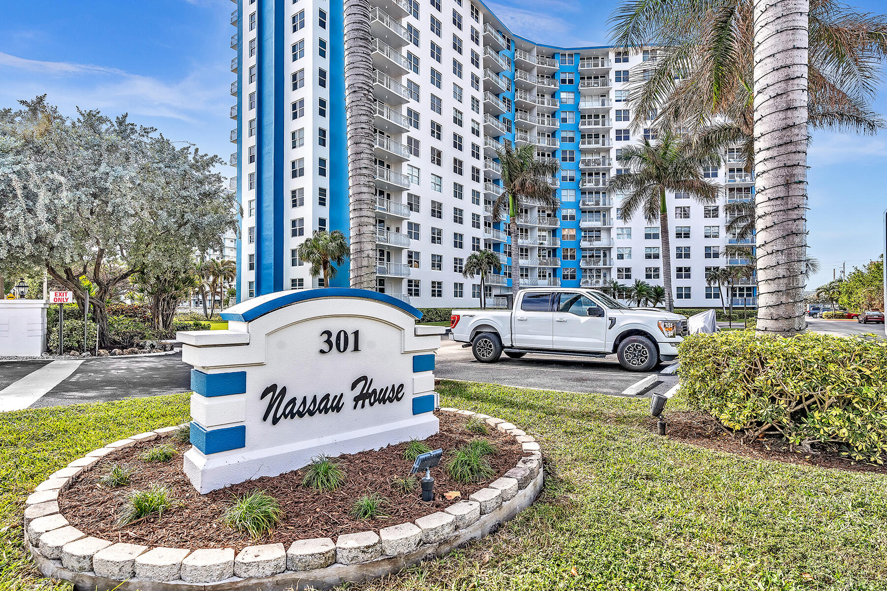 301 N Ocean Boulevard 709 Property Photo 1