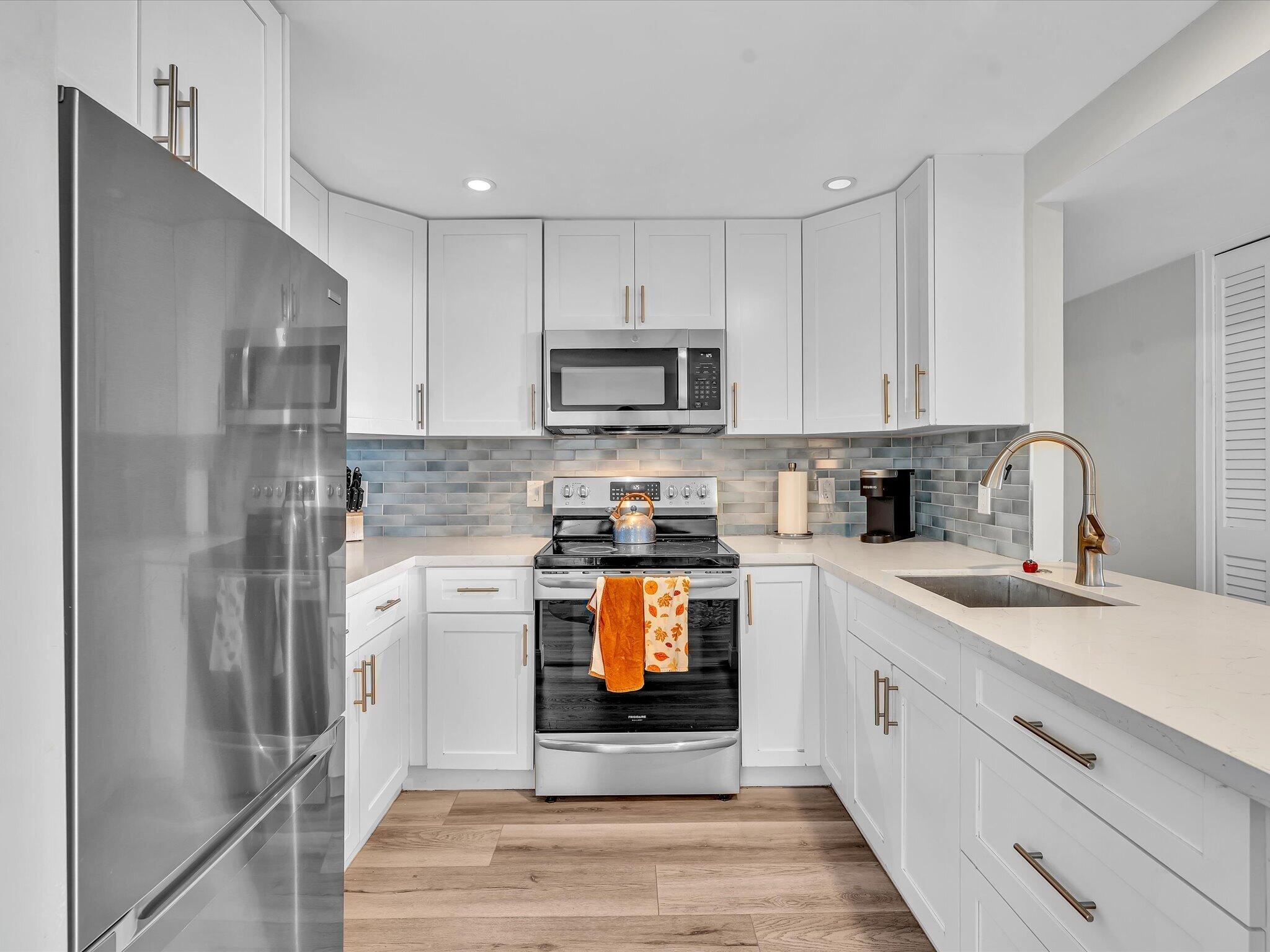 301 N Ocean Boulevard 709 Property Photo 10