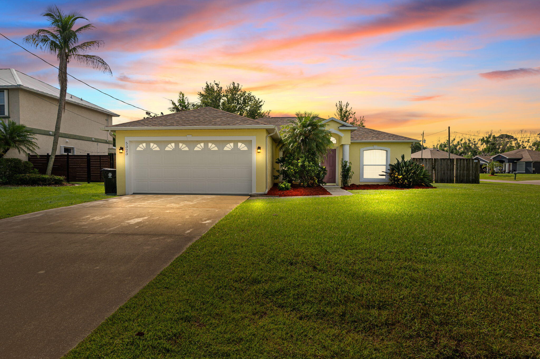 5323 Nw Perez Court Property Photo 1