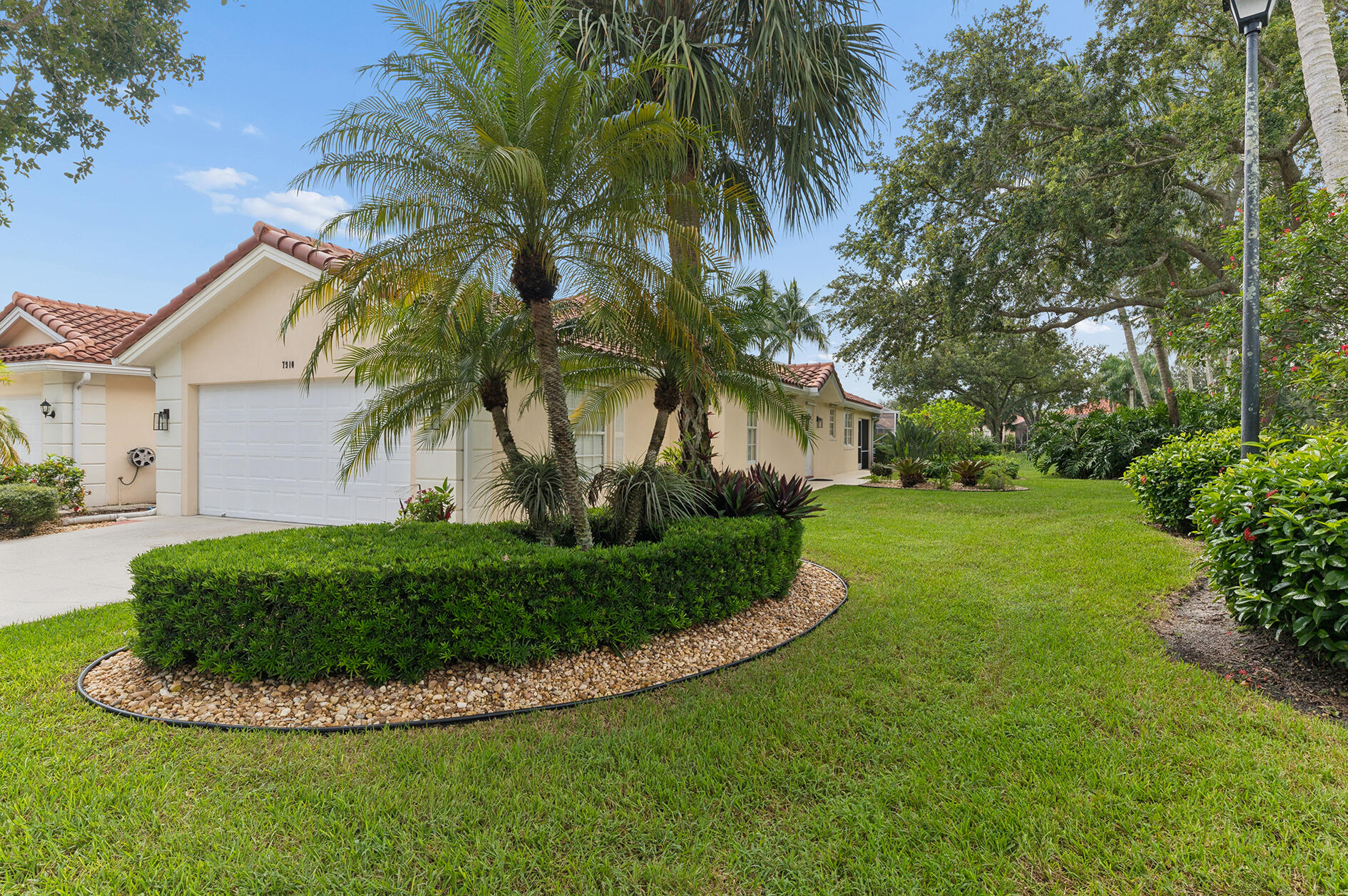 7910 Pine Island Way Property Photo 3