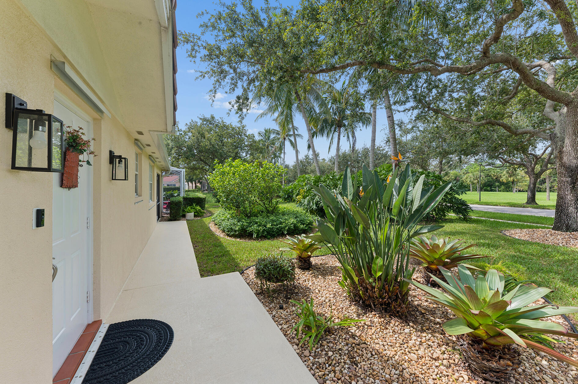 7910 Pine Island Way Property Photo 5