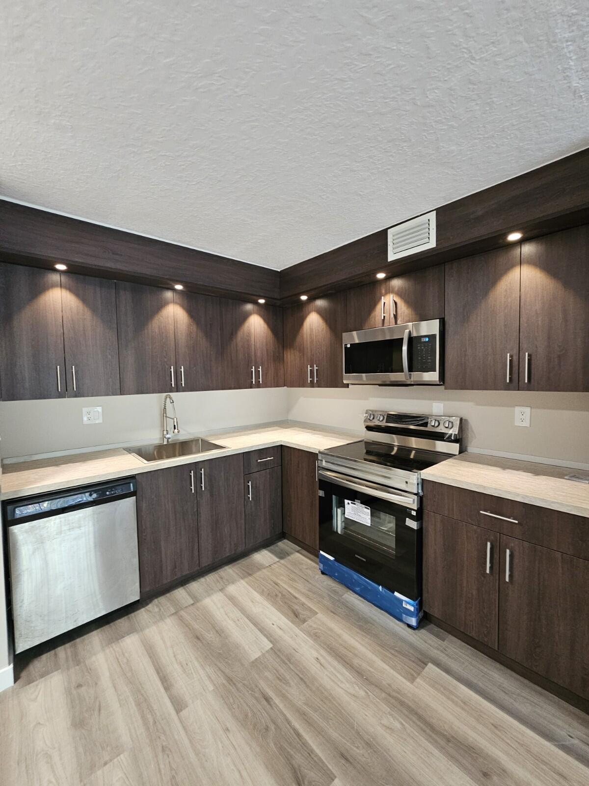 1850 N CONGRESS Avenue 305 Property Photo 1