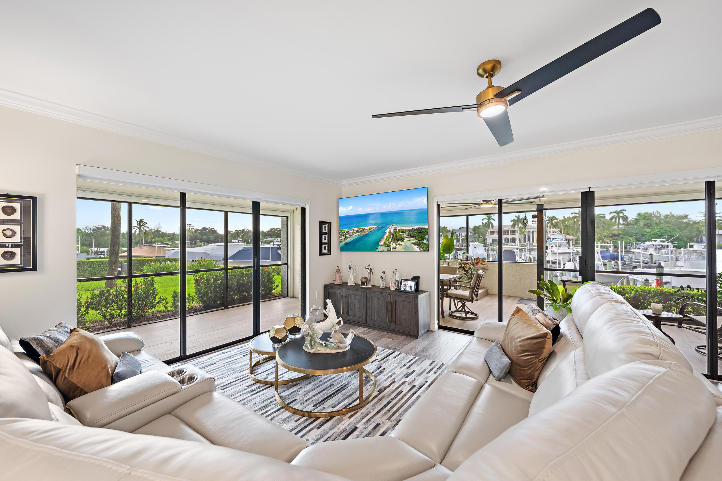 513 Oak Harbour Drive Property Photo 3