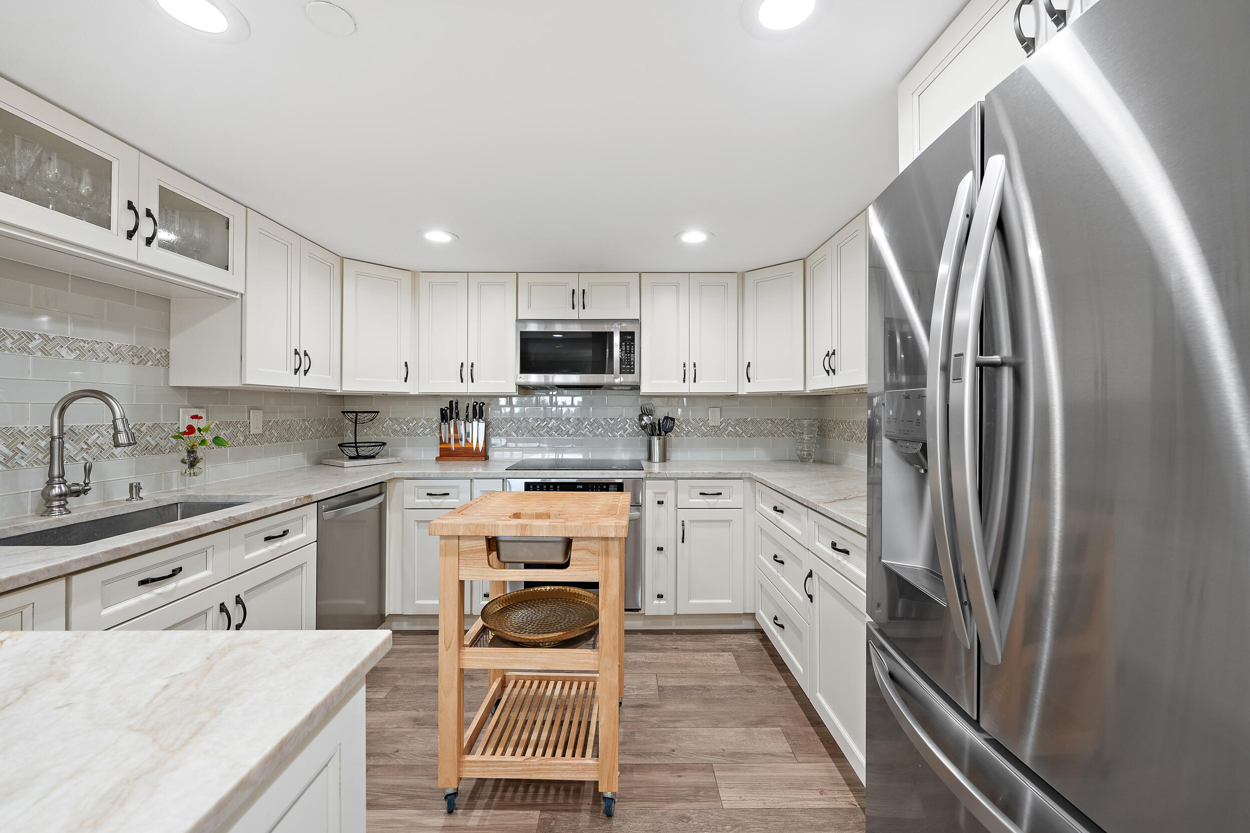 513 Oak Harbour Drive Property Photo 6