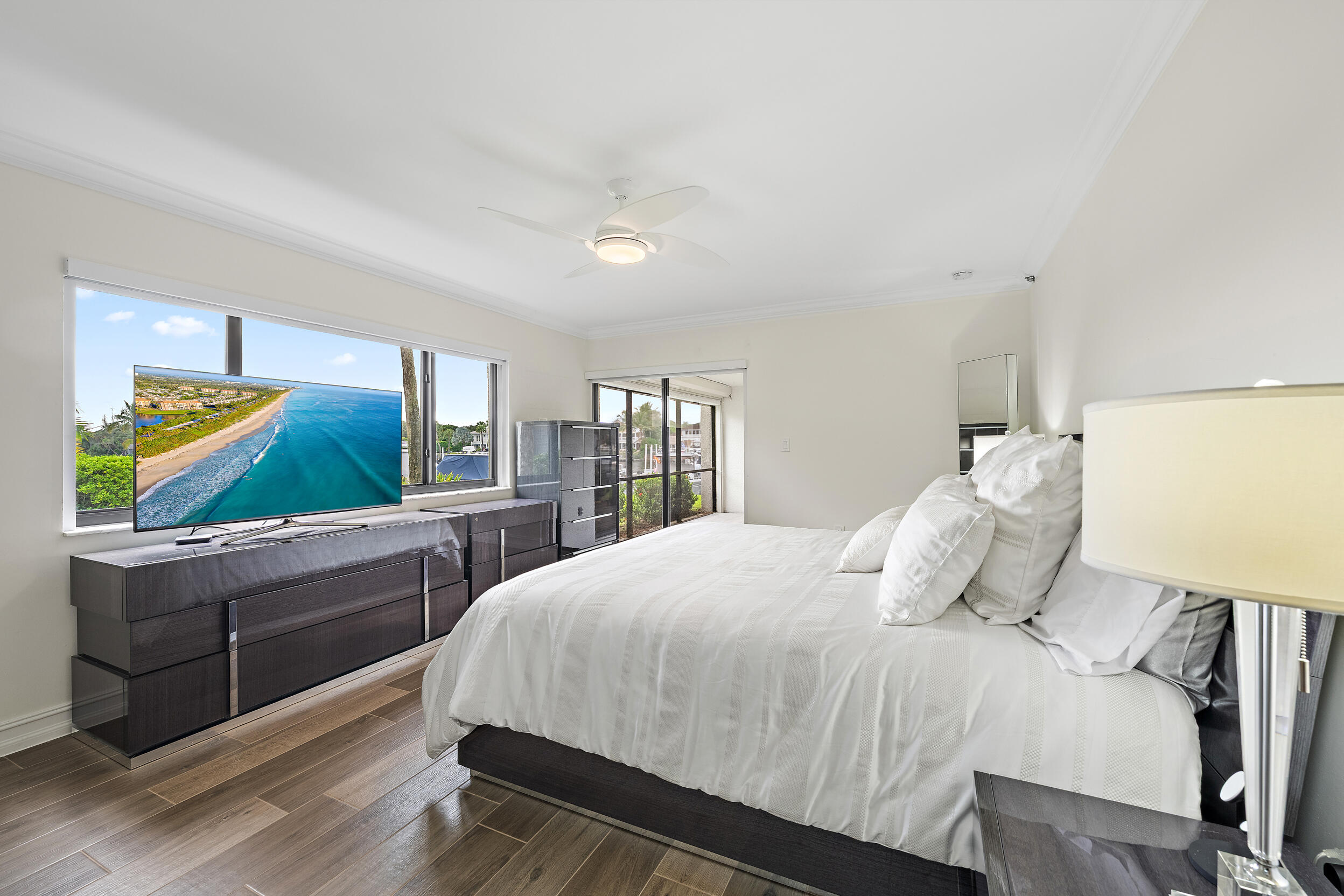 513 Oak Harbour Drive Property Photo 11
